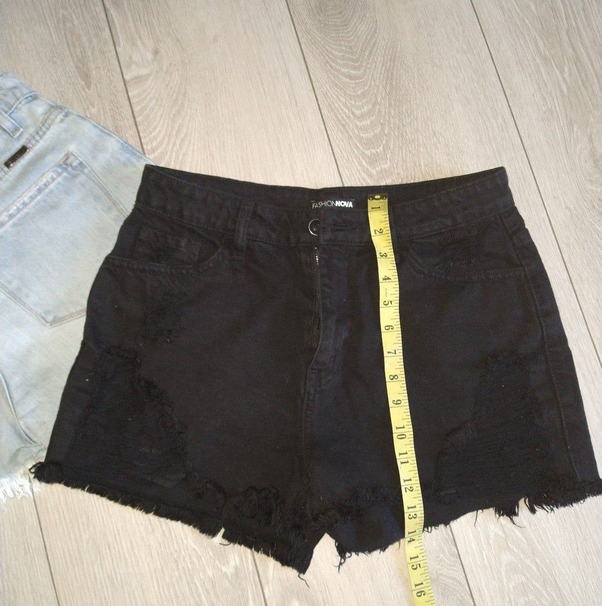 Jean Shorts Bundle(2) - Kancan & FashionNova - Size Med. - Thumbnail 9