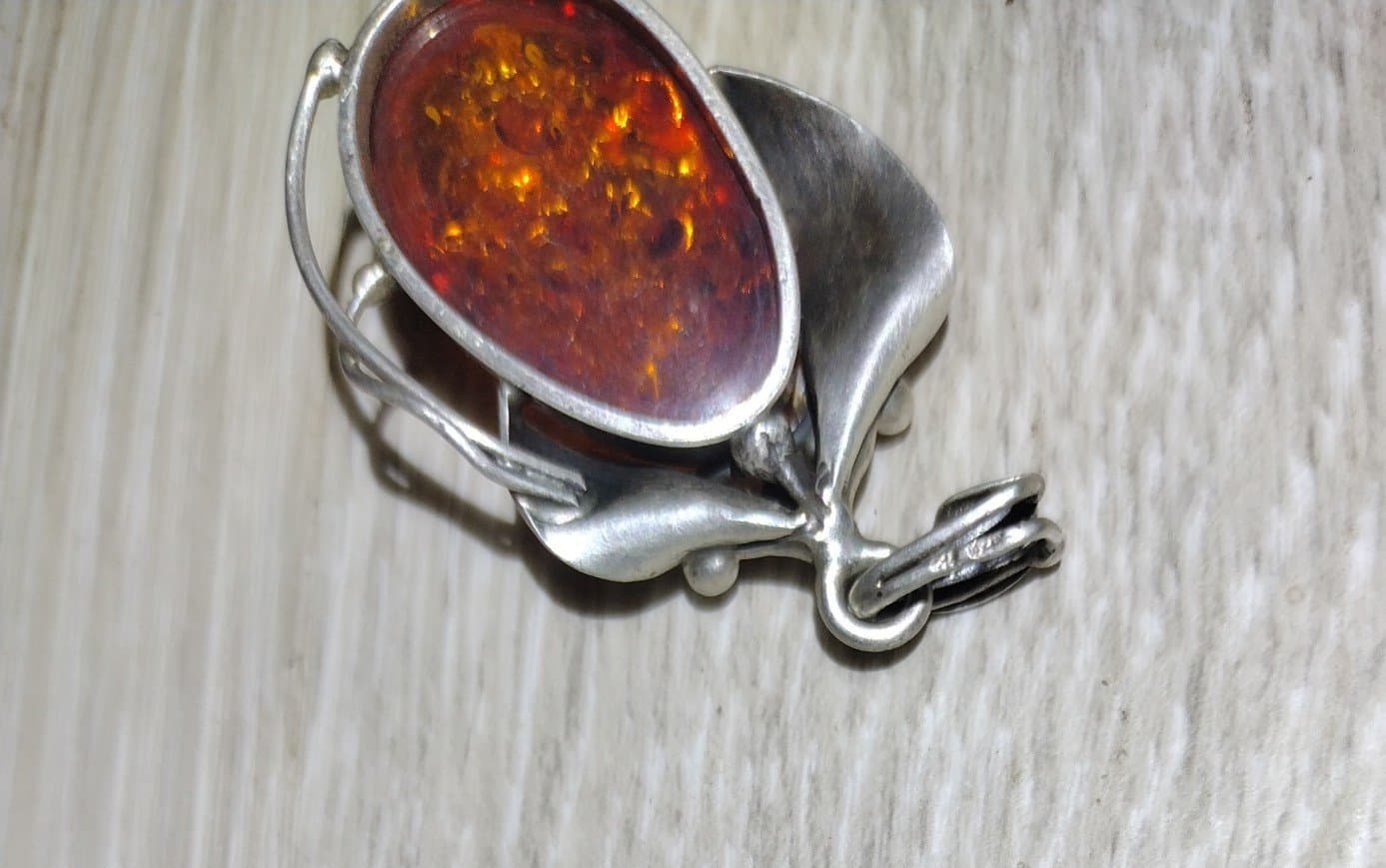 Beautiful Vintage Lrg Sterling Silver Amber Pendant - Delicate Vine Detailing - Thumbnail 11