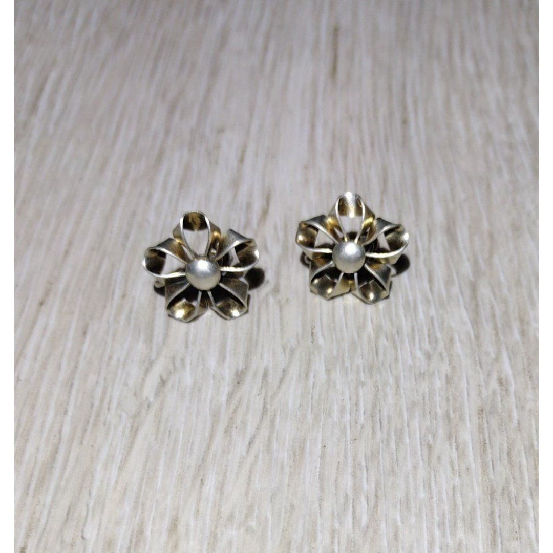 Vintage Sterling Silver Screw Back Floral Earrings - Image 1