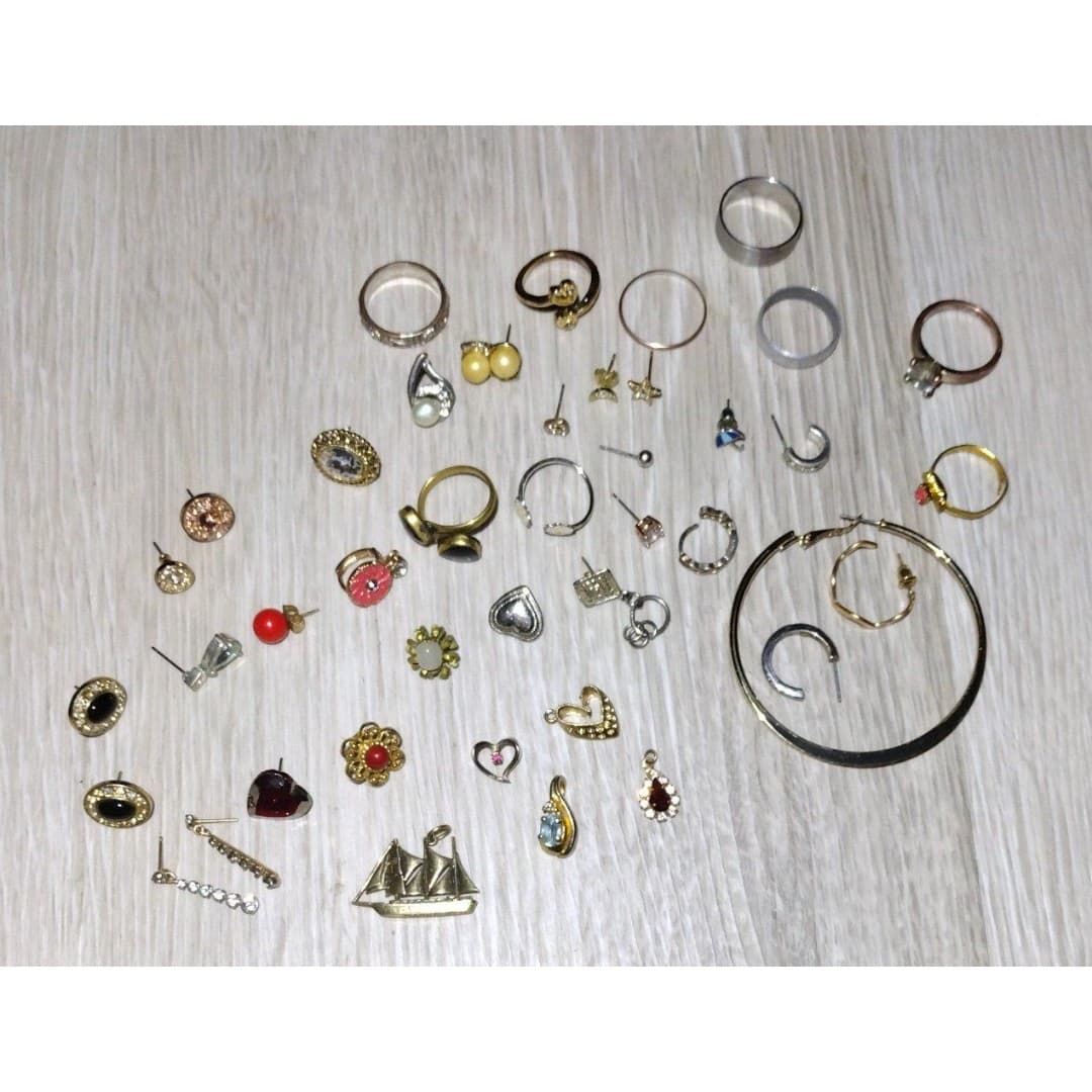 Misc Variety Jewelry Lot - Vintage, Single Earrings, Pendants, Etc. - Thumbnail 5