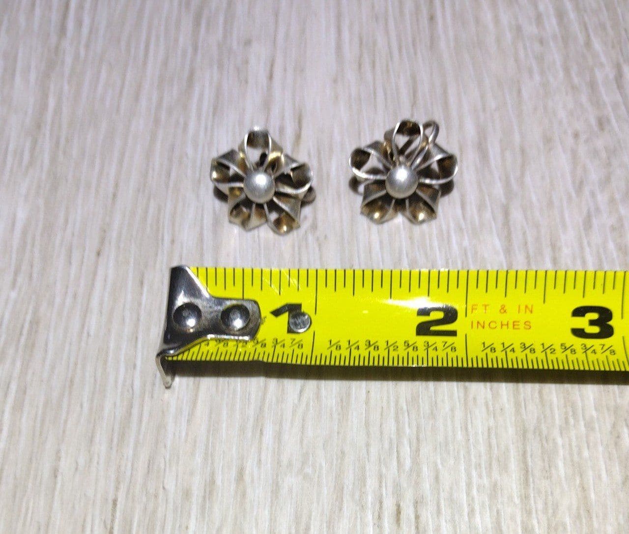 Vintage Sterling Silver Screw Back Floral Earrings - Thumbnail 4