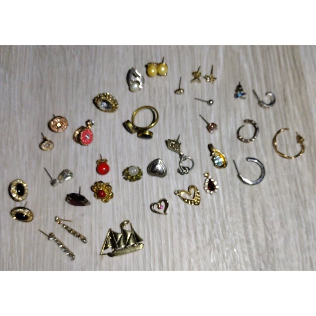 Misc Variety Jewelry Lot - Vintage, Single Earrings, Pendants, Etc. - Thumbnail 3