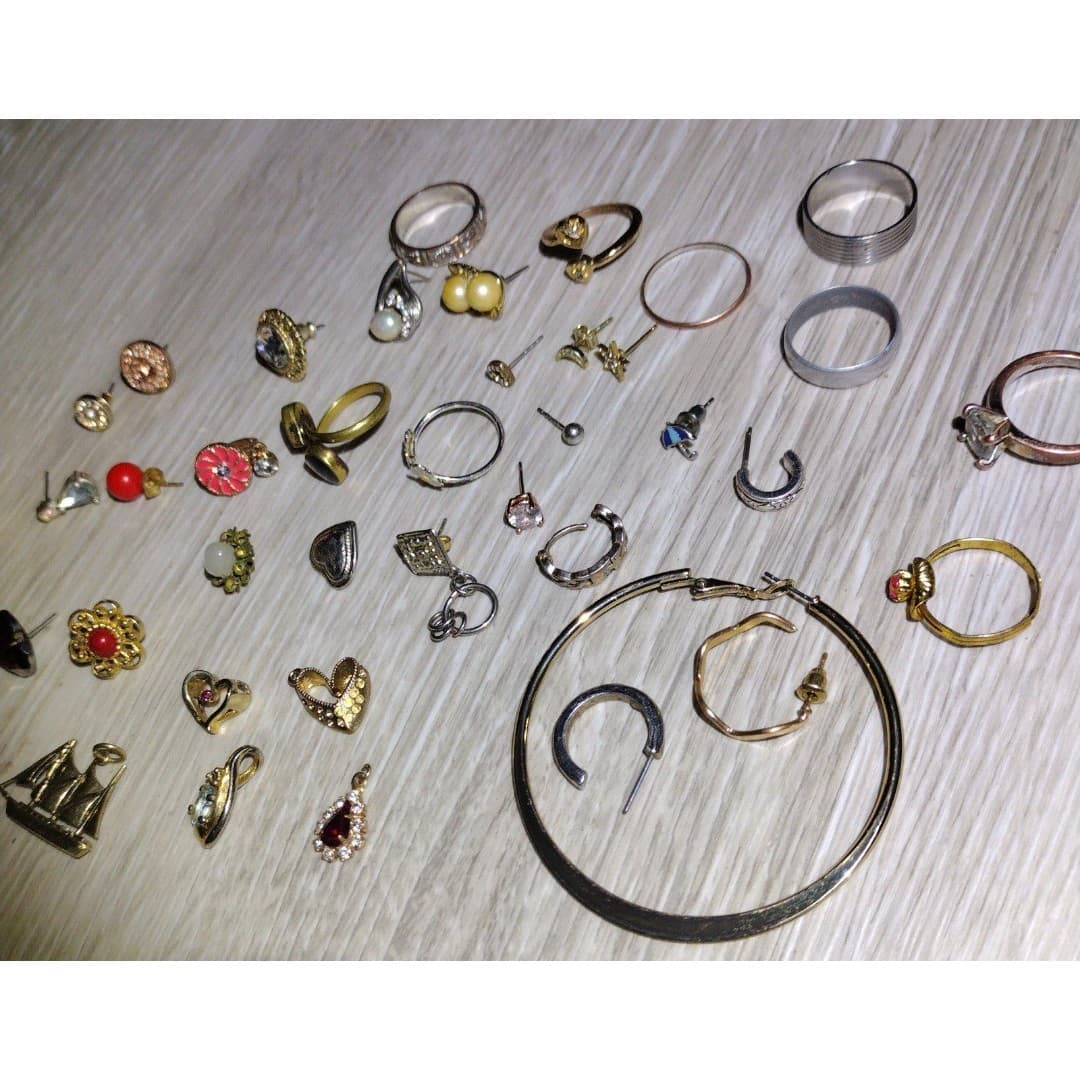Misc Variety Jewelry Lot - Vintage, Single Earrings, Pendants, Etc. - Thumbnail 8