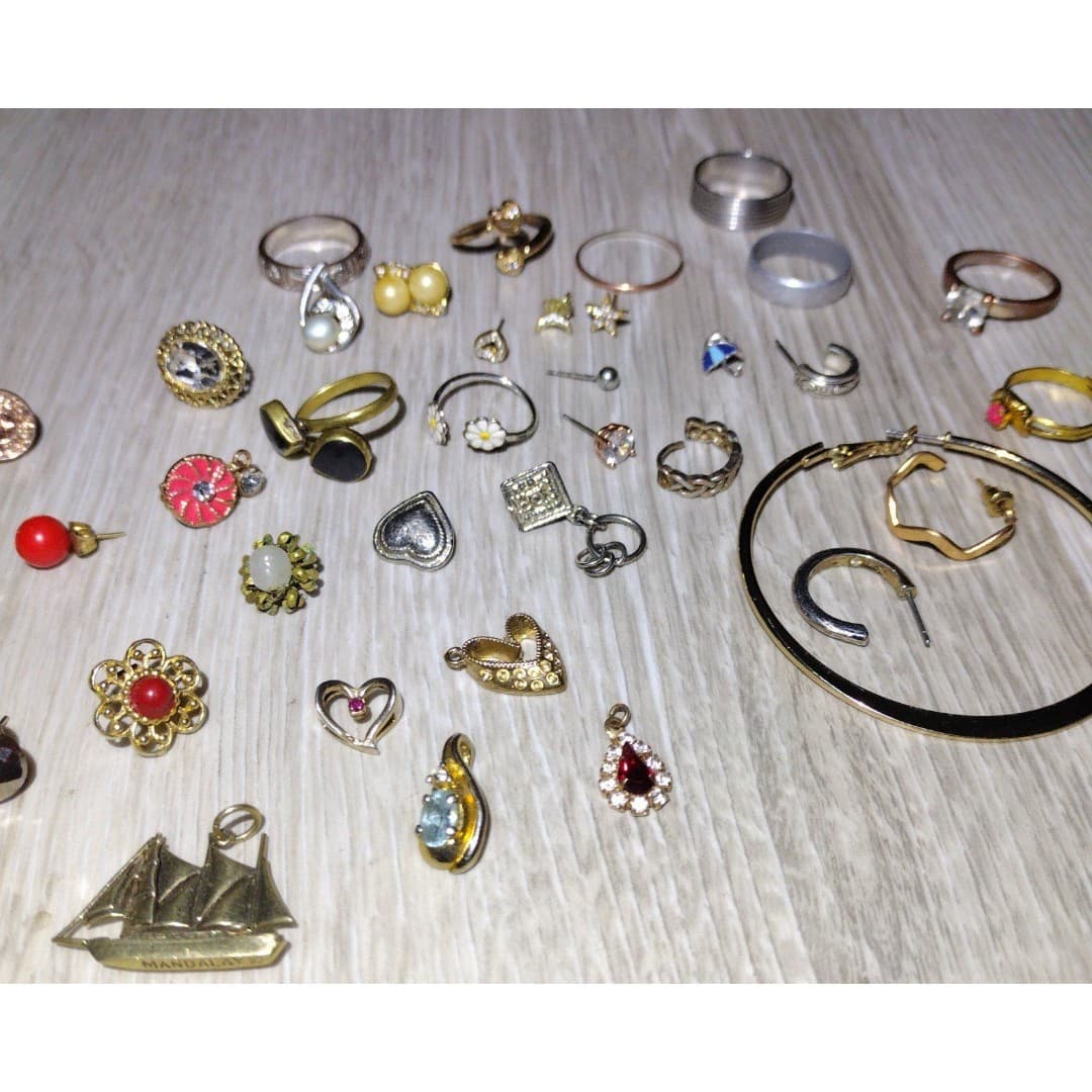 Misc Variety Jewelry Lot - Vintage, Single Earrings, Pendants, Etc. - Thumbnail 7