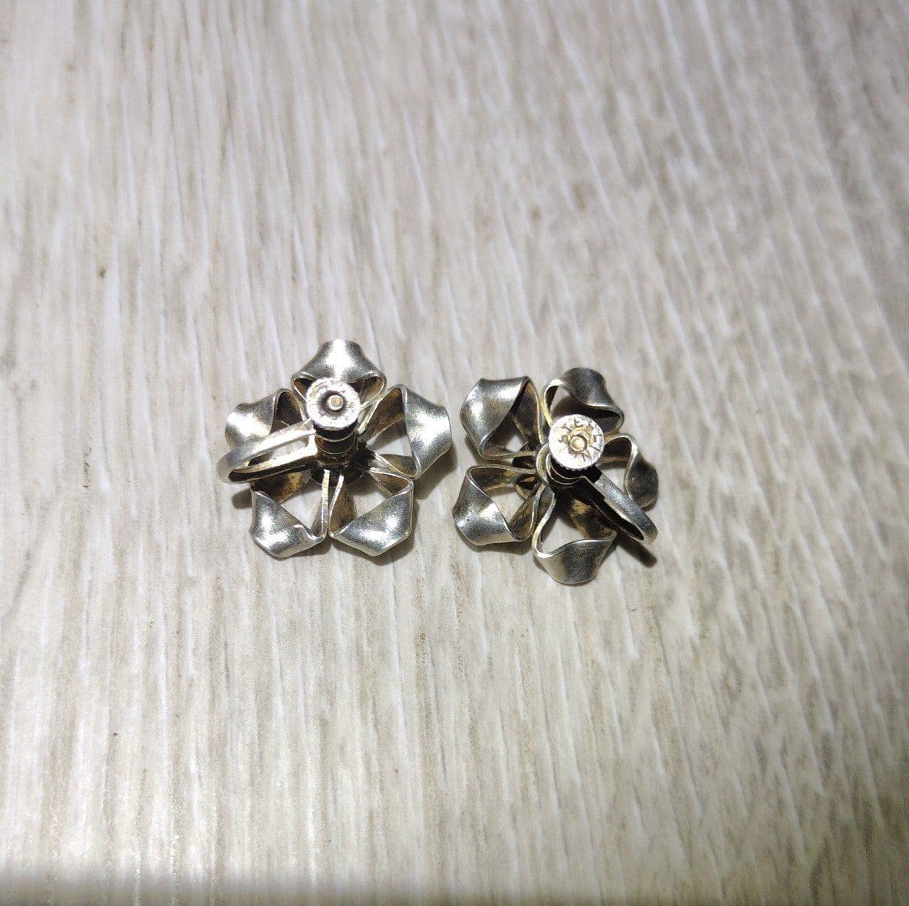 Vintage Sterling Silver Screw Back Floral Earrings - Thumbnail 3