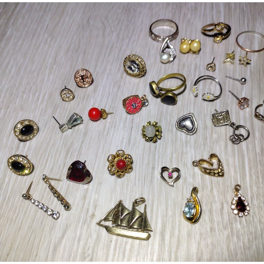 Misc Variety Jewelry Lot - Vintage, Single Earrings, Pendants, Etc. - Thumbnail 6