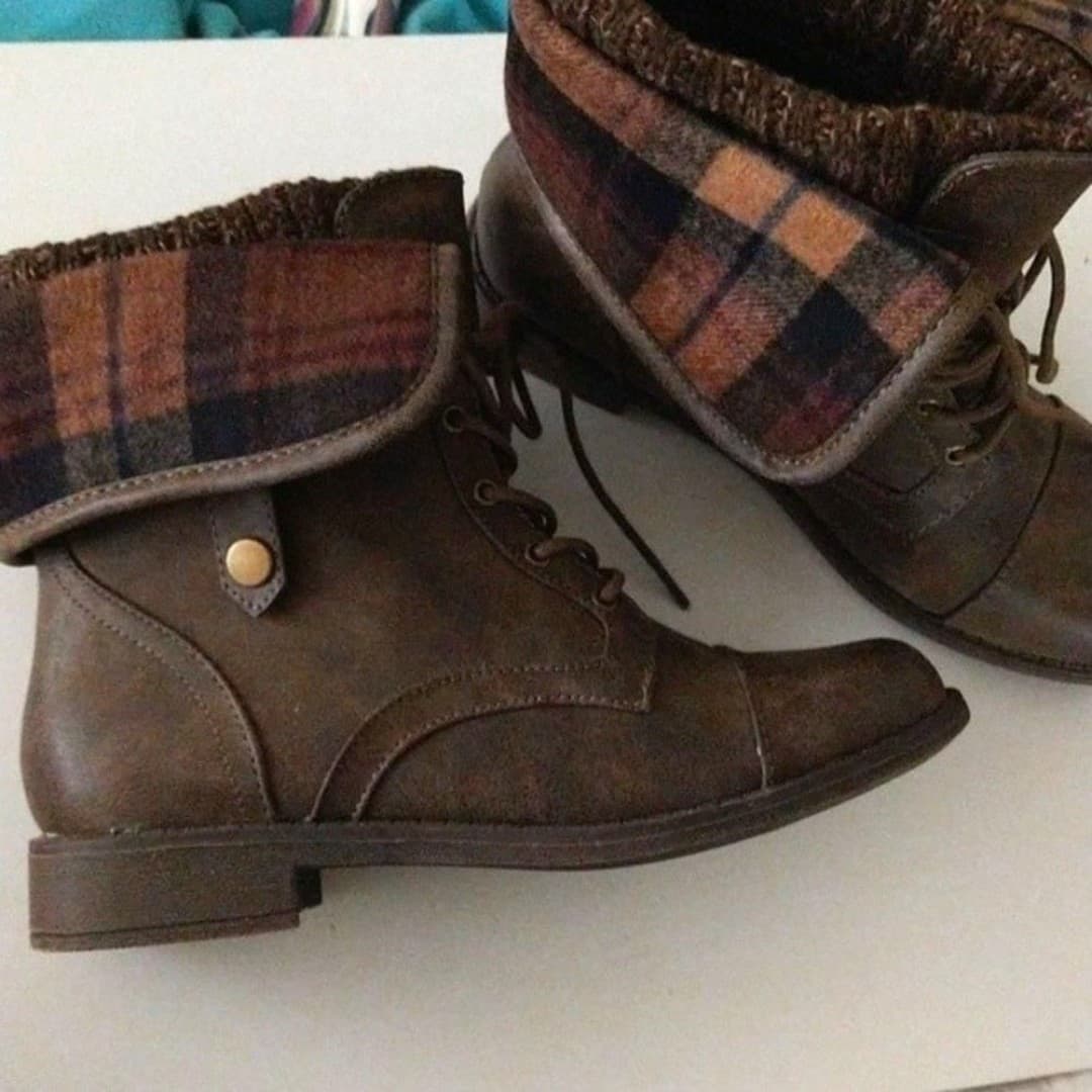 (new)JustFAB 6.5 Fold Over snap shaft Booties - lace-up closure-(defect) - Image 1