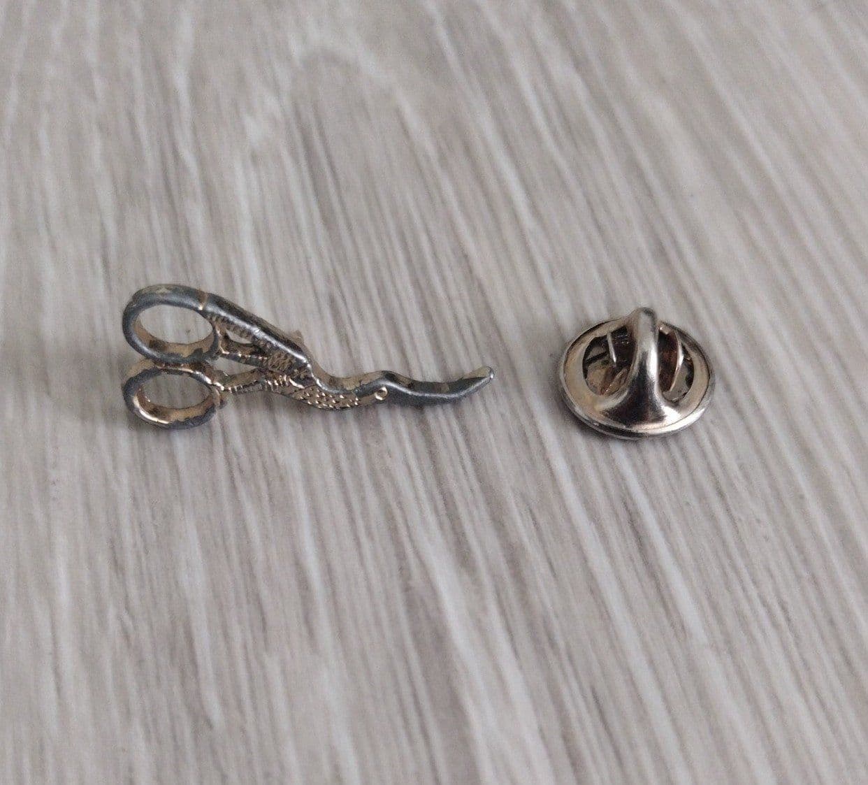 Vintage Miniature Stork Embroidery Scissors Lapel/Hat Pin - Thumbnail 2