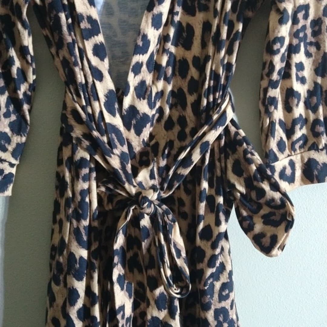 HOT TOUCH LEOPARD PRINT ROBE - - Thumbnail 3