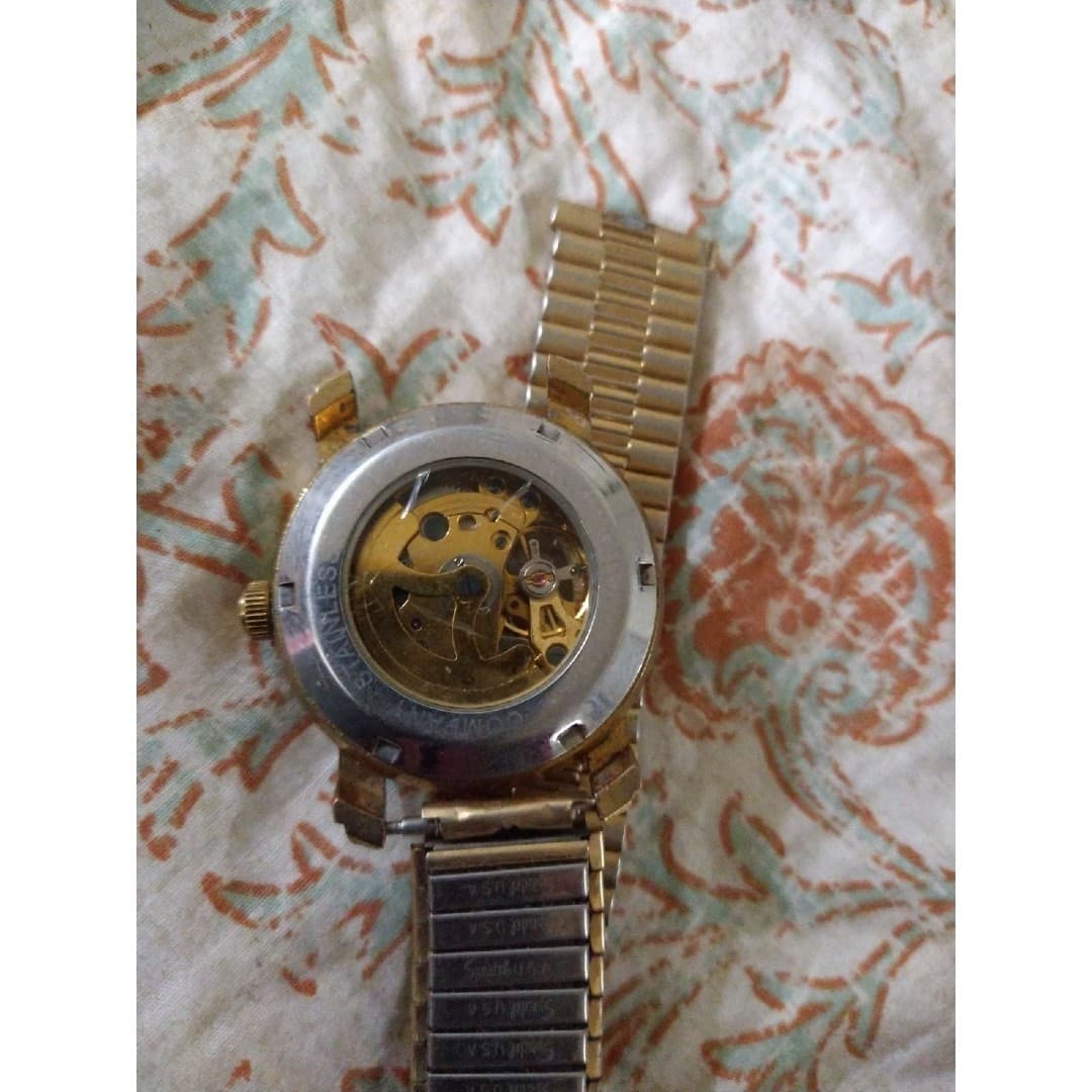 MCE Watch-VERY NICE LOOKING - Thumbnail 2