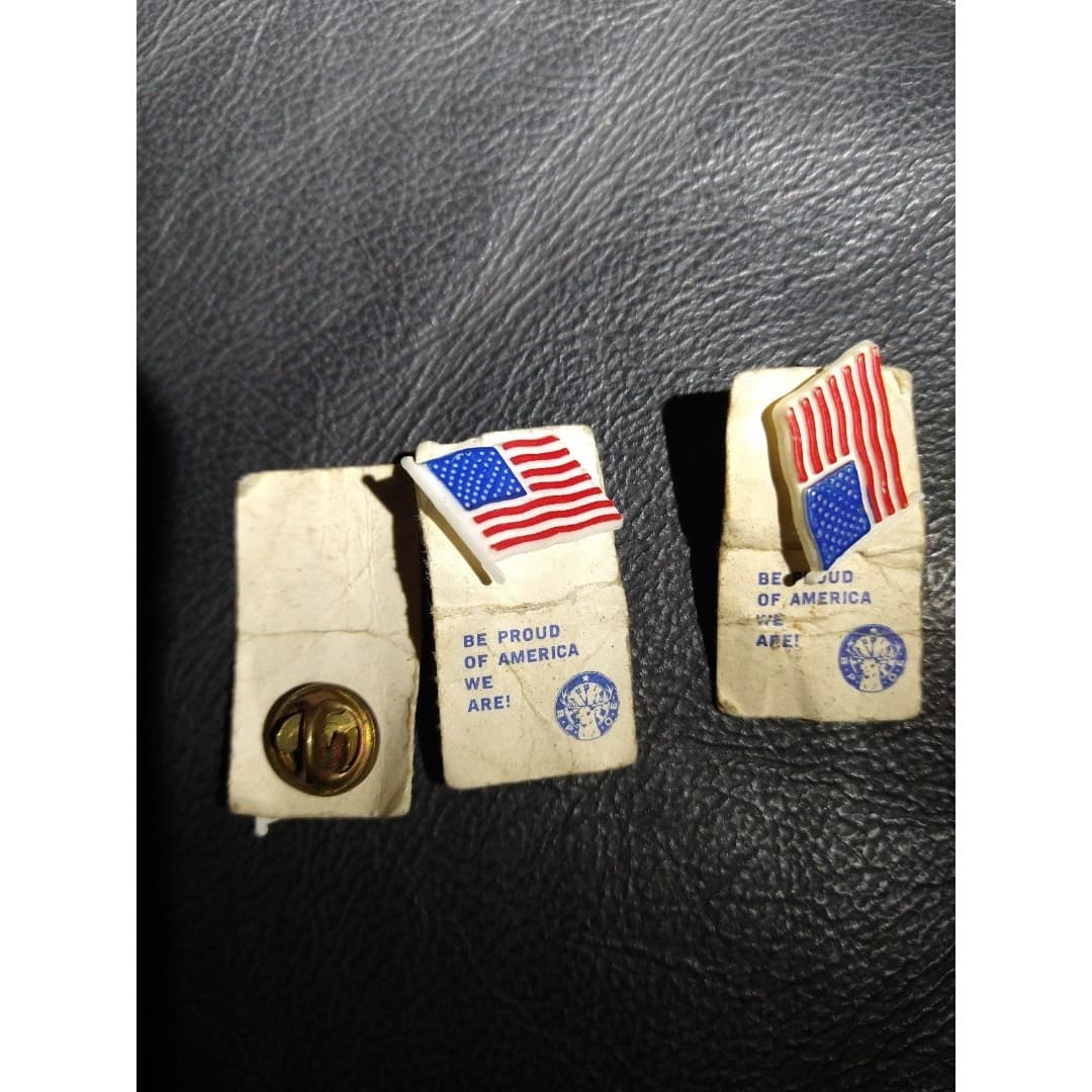 Vintage American Flag Push Pins - Thumbnail 2