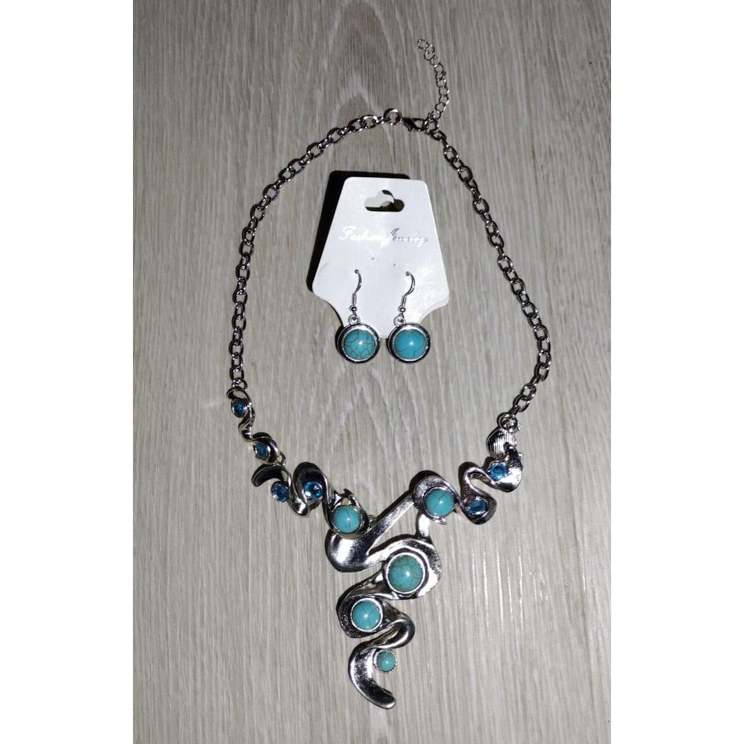 Fashion/Statement 3pc Set- Turquoise Like Necklace & Dangle Earrings - Thumbnail 3