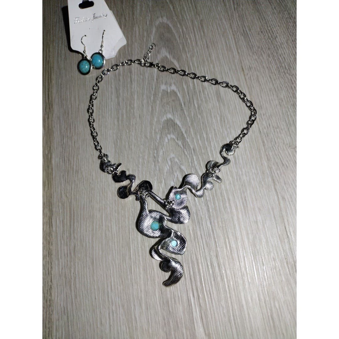 Fashion/Statement 3pc Set- Turquoise Like Necklace & Dangle Earrings - Thumbnail 6