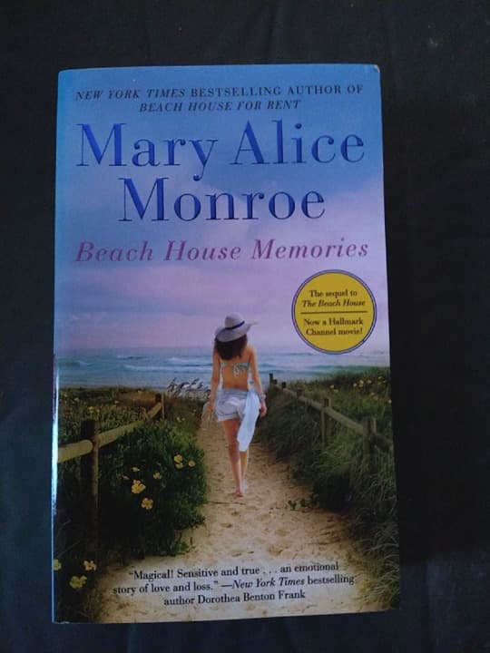 Beach house memories a novel - Image 1