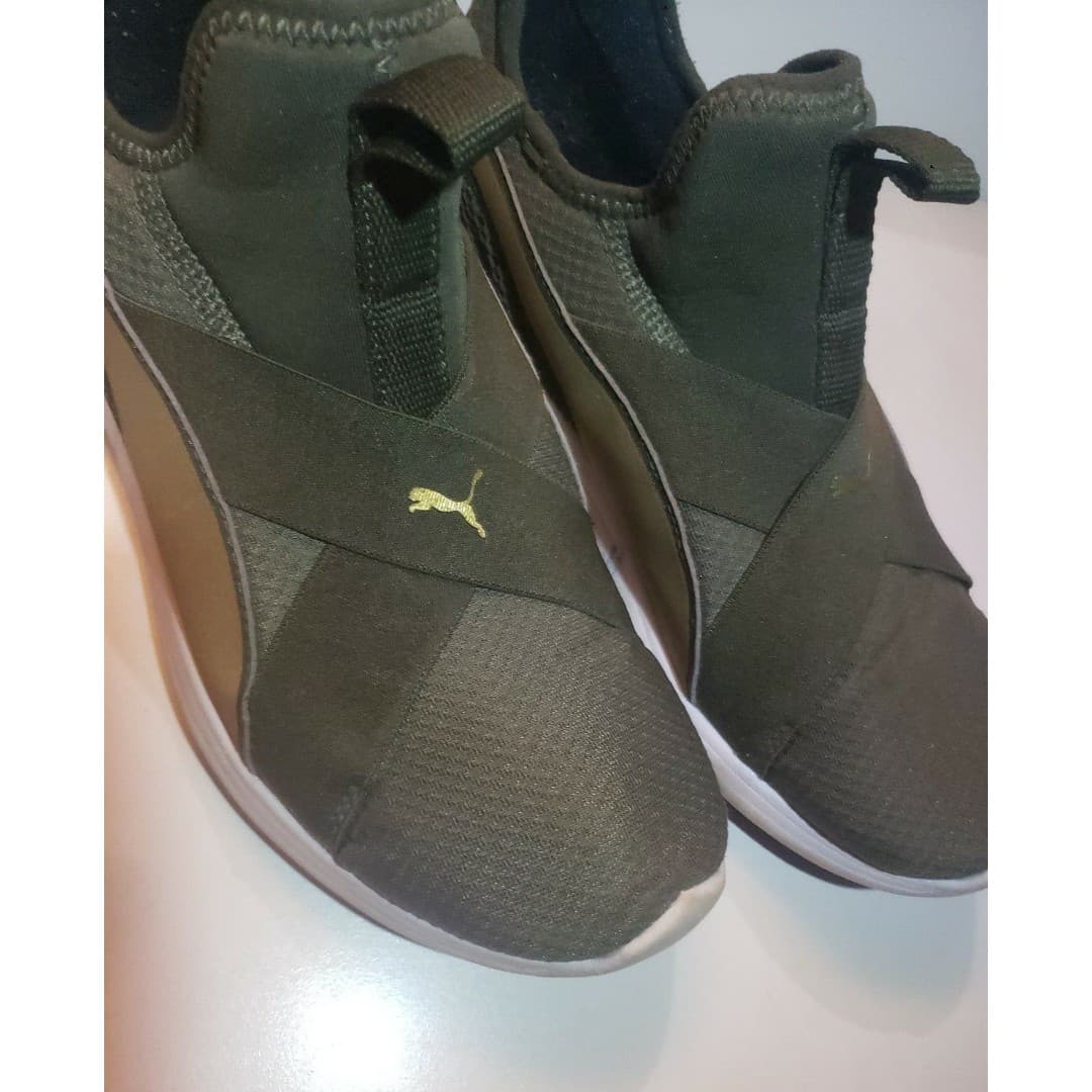 PUMA's - Woman's 7.5 - Thumbnail 2