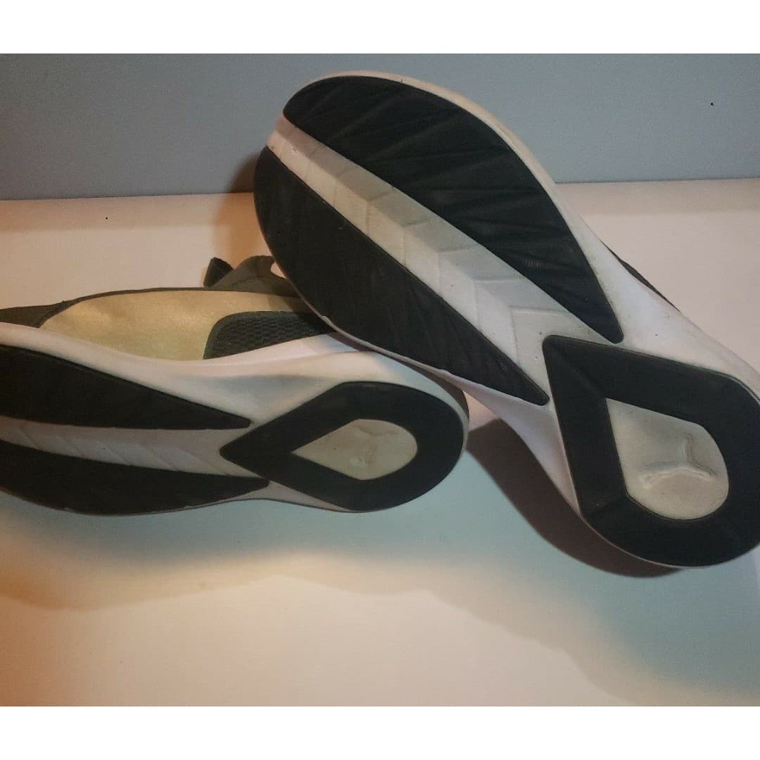 PUMA's - Woman's 7.5 - Thumbnail 5