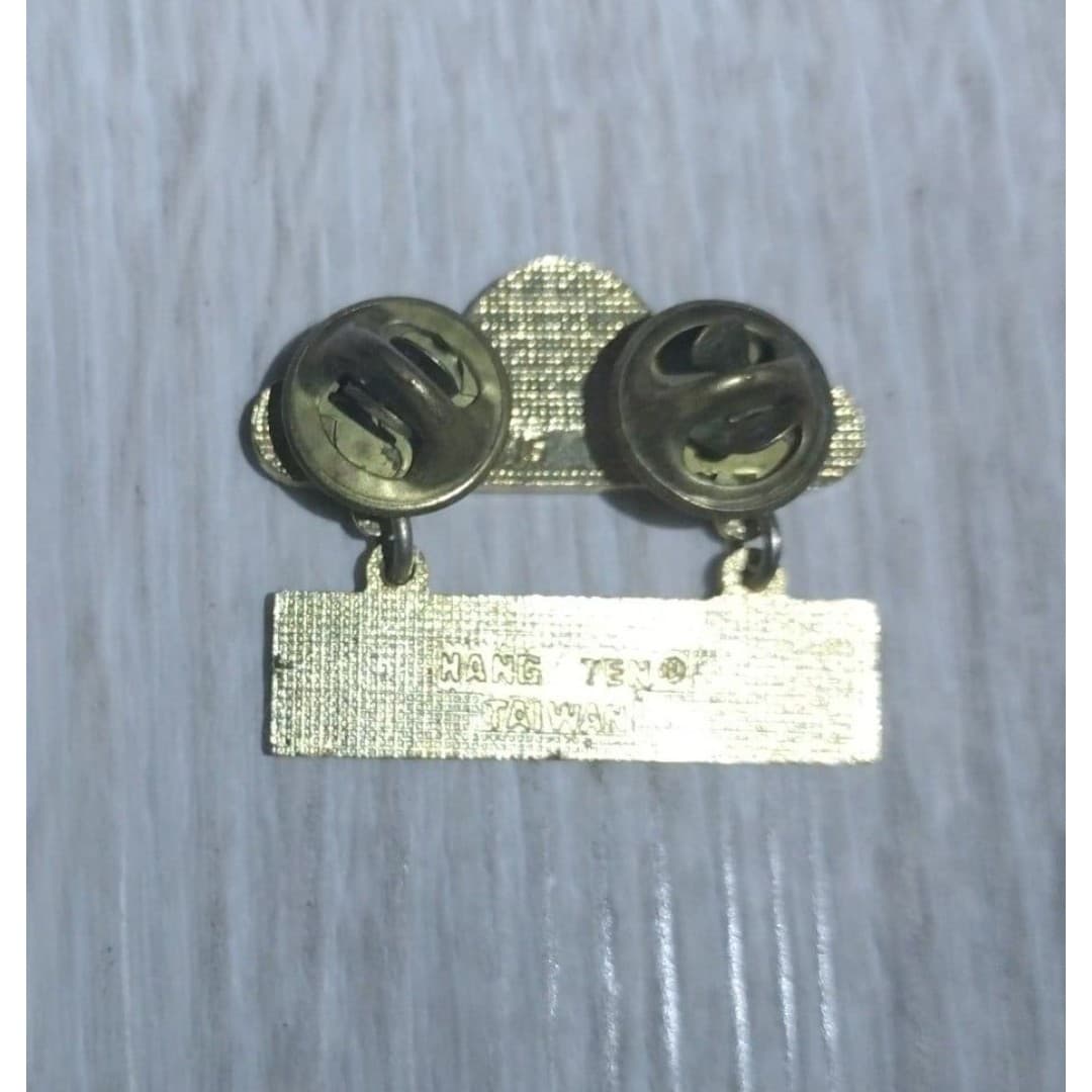 Vintage Hang Ten Lapel Pin - World's Greatest Cheapskate - Thumbnail 4