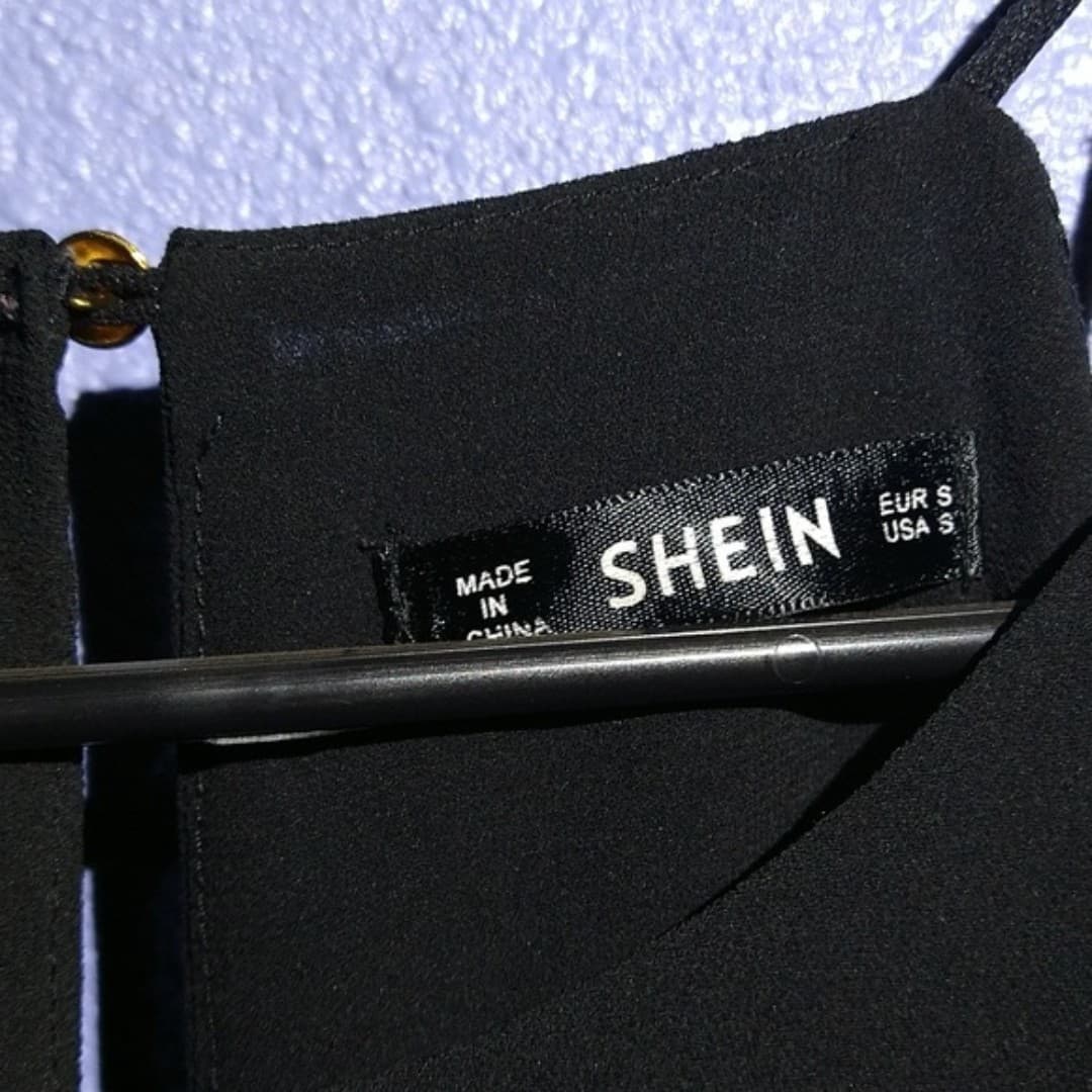 SHEIN Top - Back keyhole top bottom - size Small - Thumbnail 4