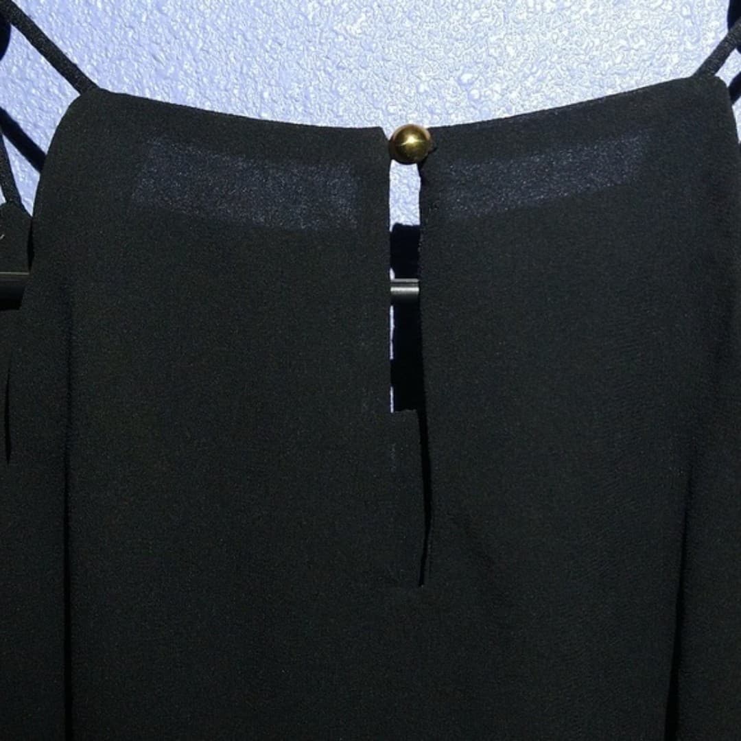 SHEIN Top - Back keyhole top bottom - size Small - Thumbnail 3