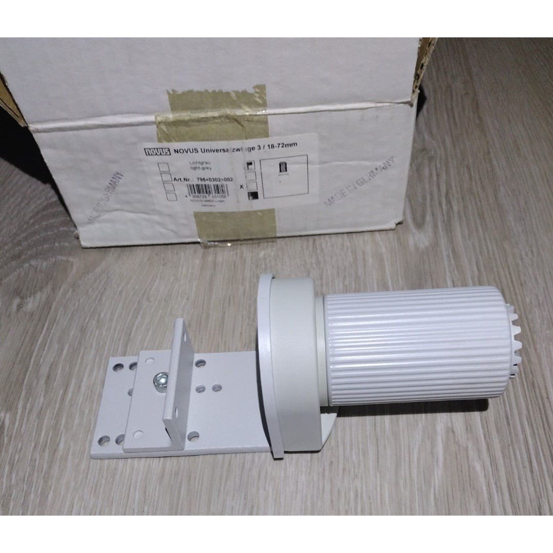 Novus Universal Desk Clamp - Image 1