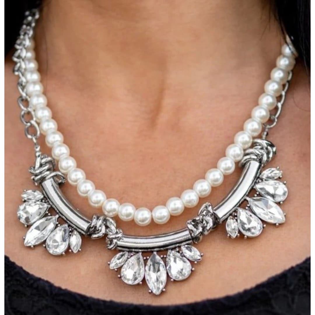 Bow Before The Queen - Paparazzi Accessories - White Pearls and Rhinestone Neckl - Thumbnail 3