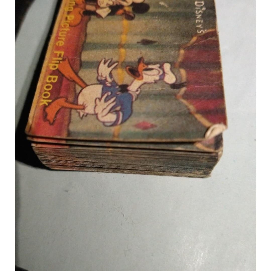 Vintage 1970's Walt Disney Moving Picture Flip Book(2 stories,) - Thumbnail 9