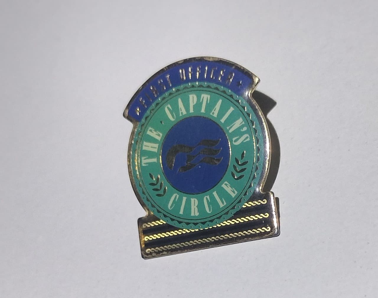 Vintage Pin - The Captain's Circle - First Officer - Thumbnail 6