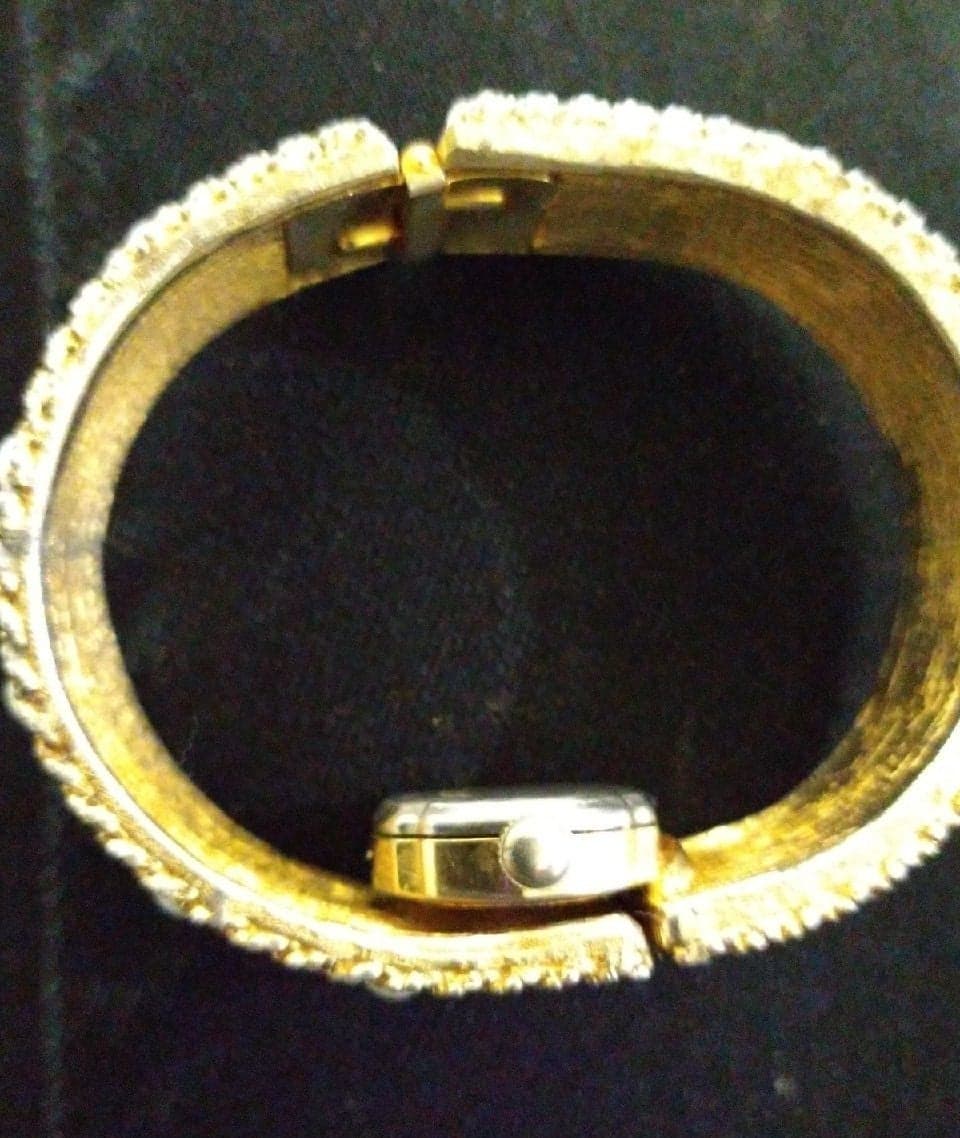 RARE-VINTAGE Pilgrim Women's 17 Jewel Cuff watch - Thumbnail 3