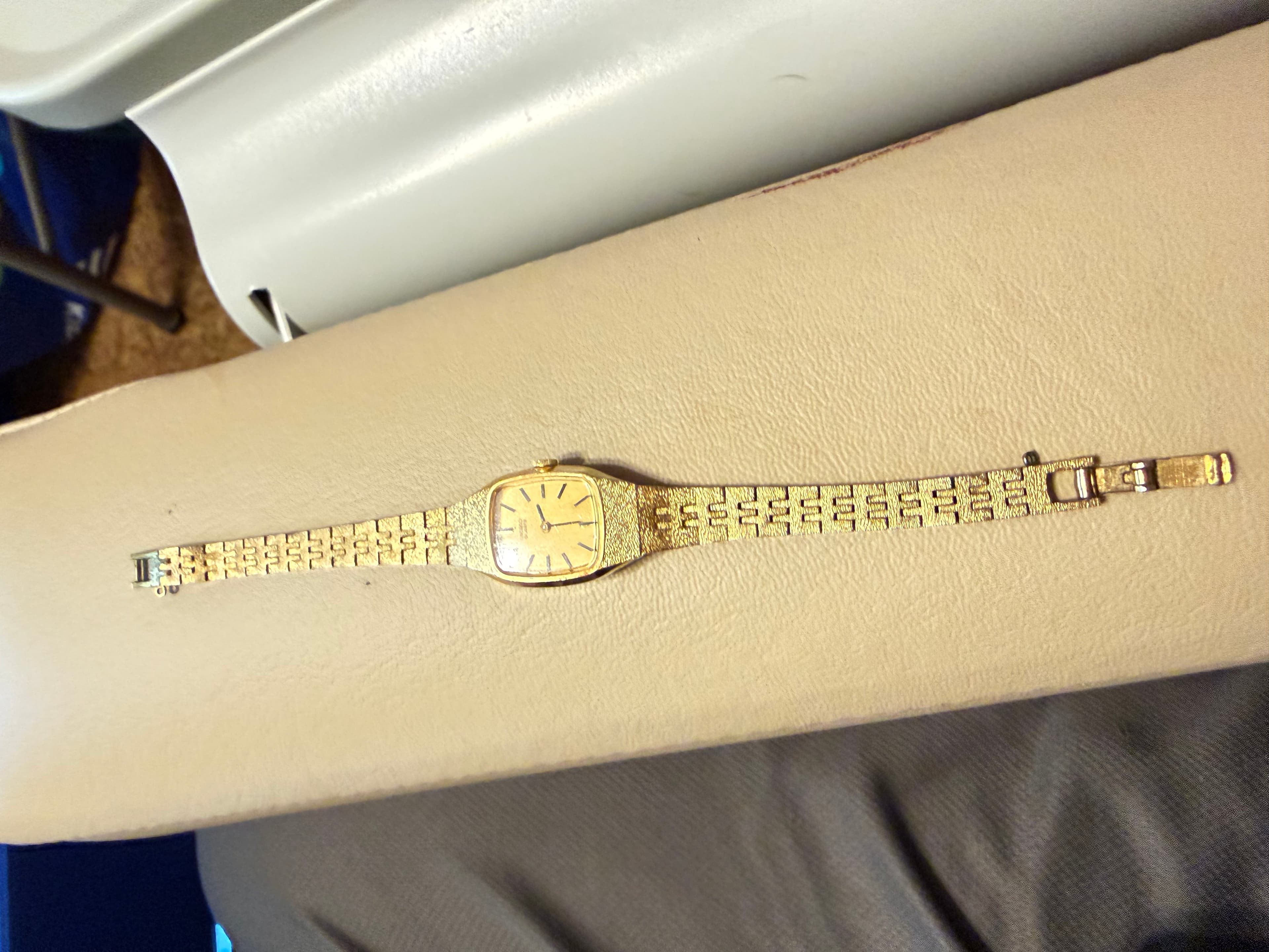 Vintage Seiko Quartz Womens Gold Tone Watch Textured Bracelet 1400-7399 Japan - Image 1