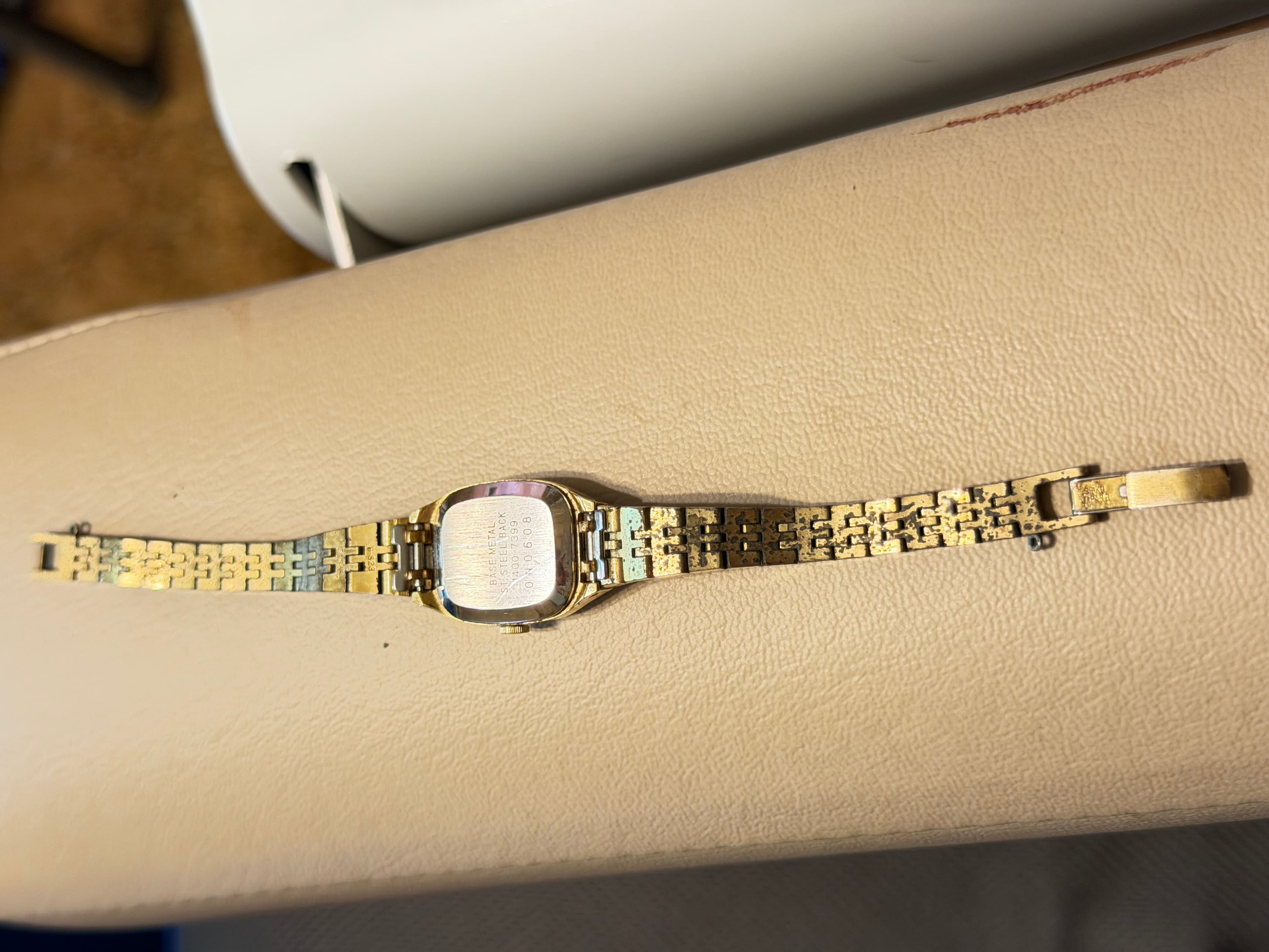 Vintage Seiko Quartz Womens Gold Tone Watch Textured Bracelet 1400-7399 Japan - Thumbnail 3