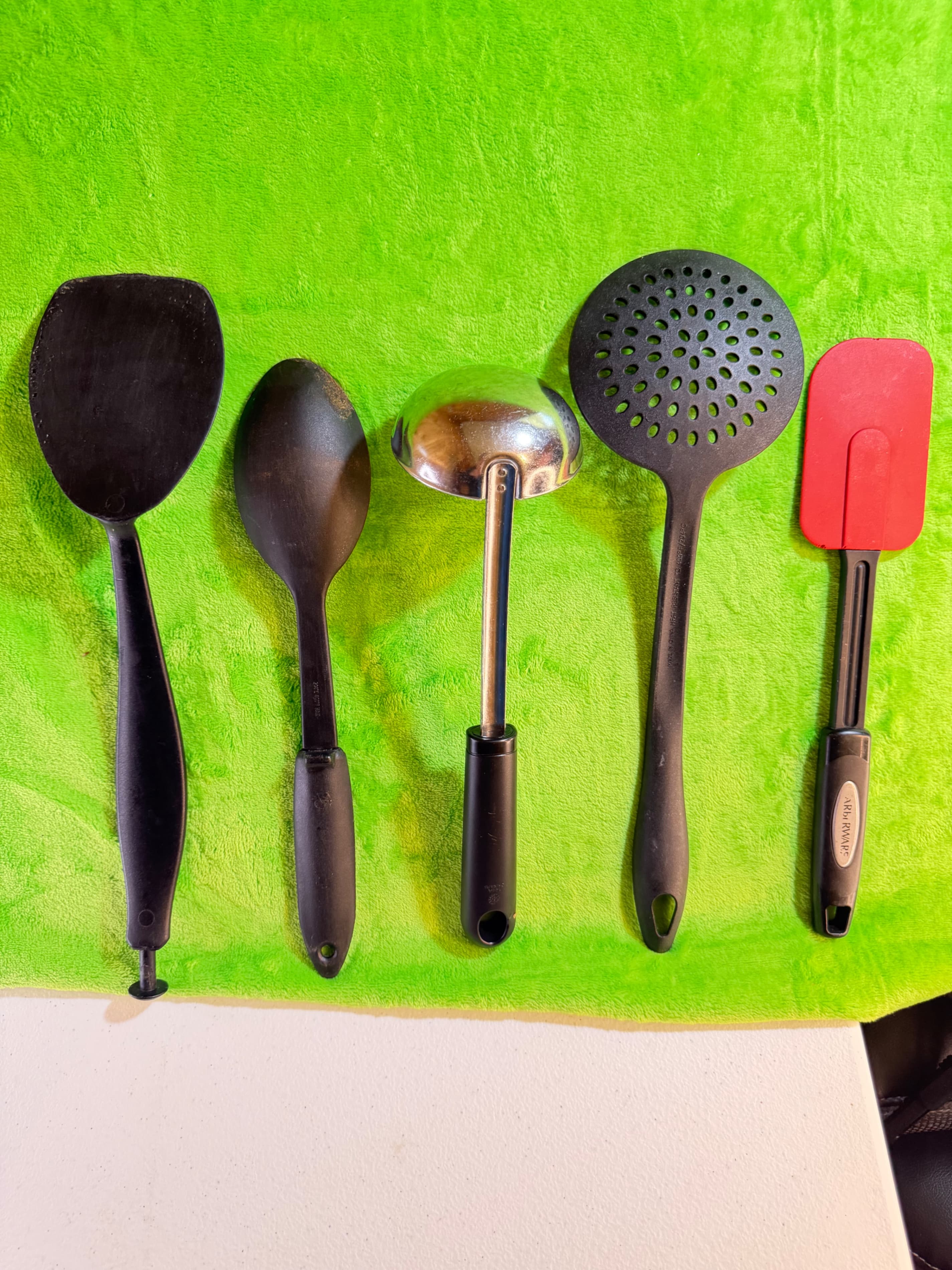 Kitchen Utensil Set with Spatula, Spoon, Ladle, Skimmer, and Scraper - Thumbnail 2