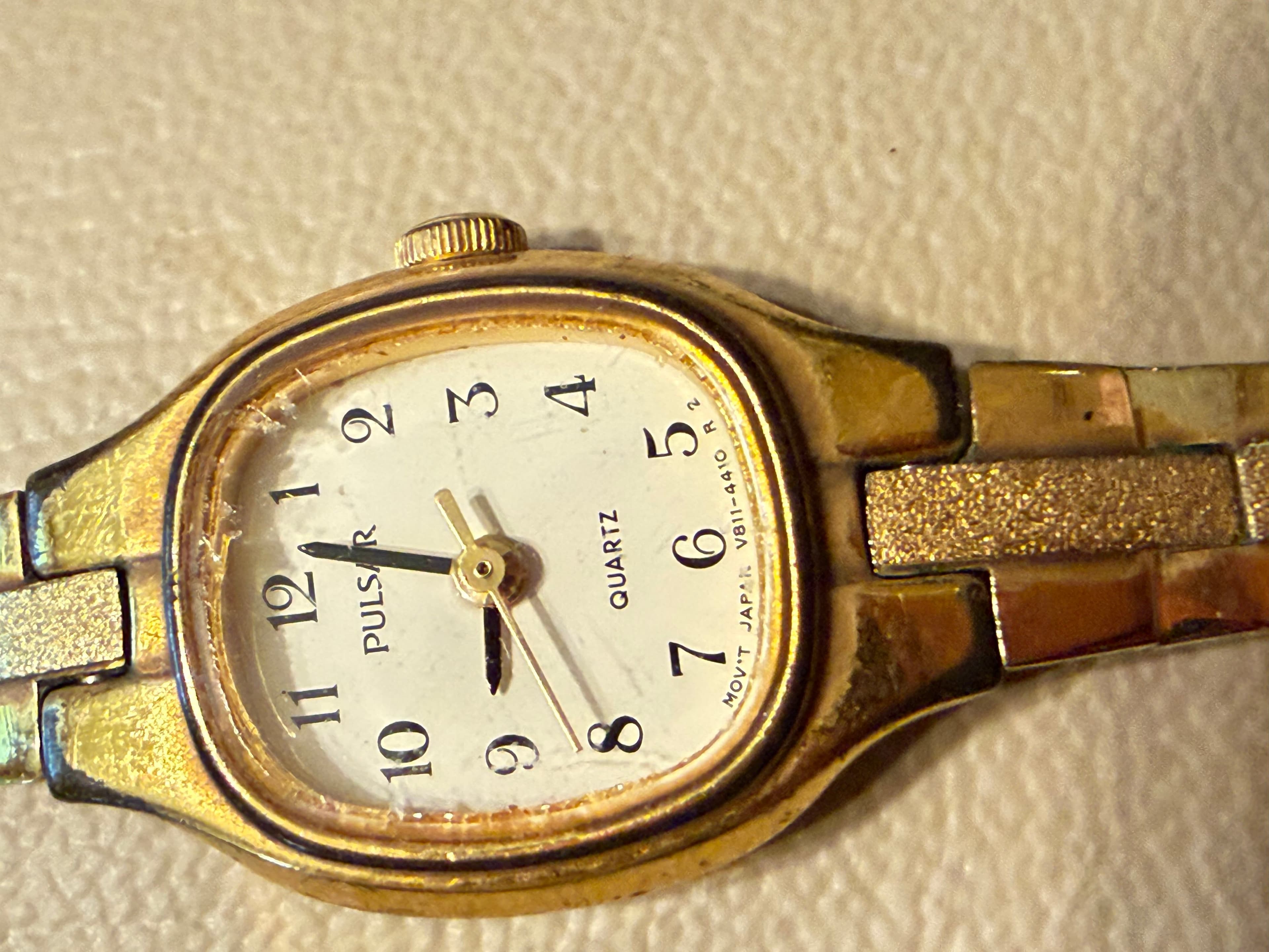 Pulsar Women's Gold-Tone Quartz Watch V811-5300 - Thumbnail 2