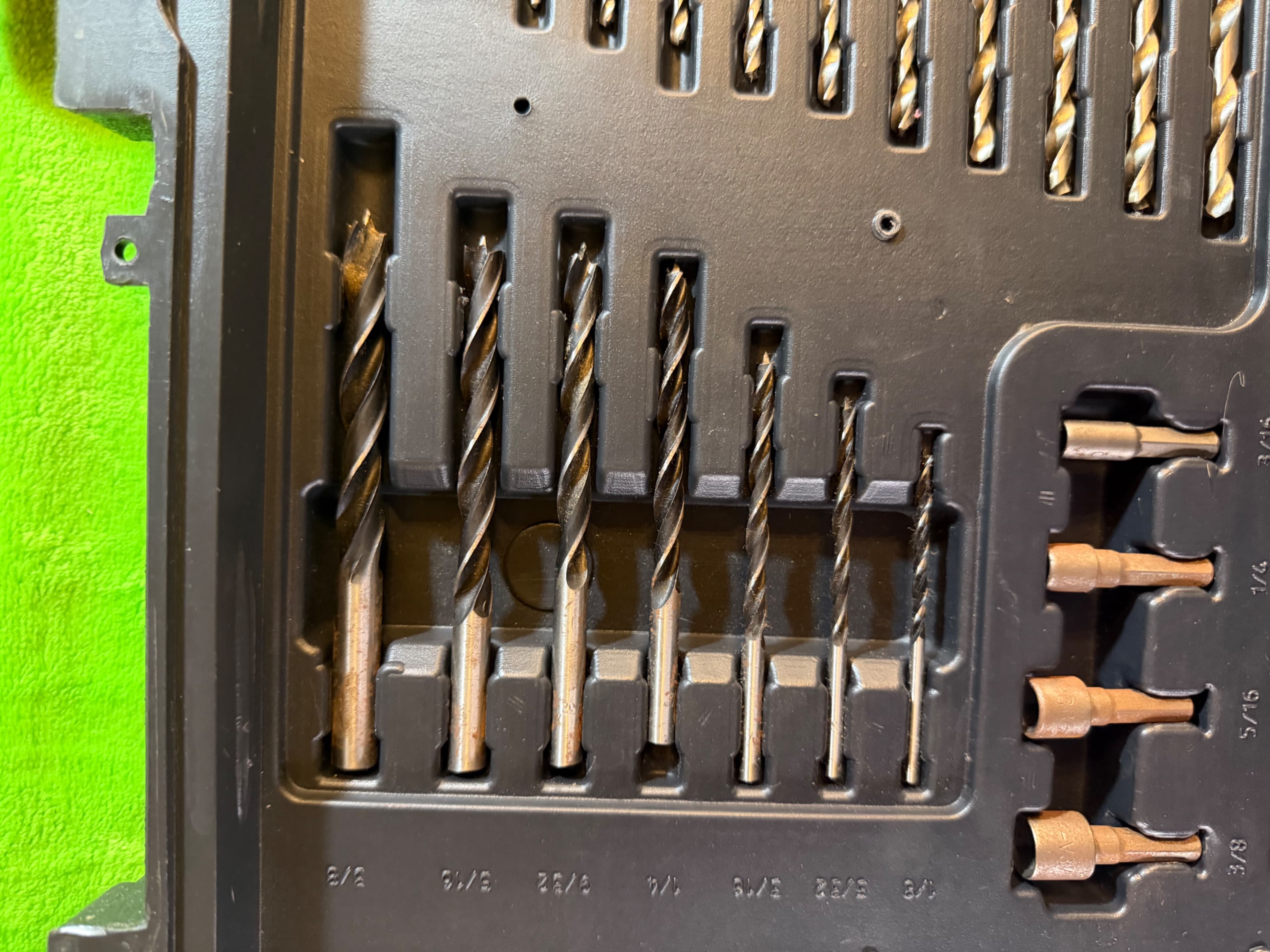 Skil 2860 18V Cordless Drill Driver with Drill Bit Accessory Set in Hard Case - Thumbnail 9