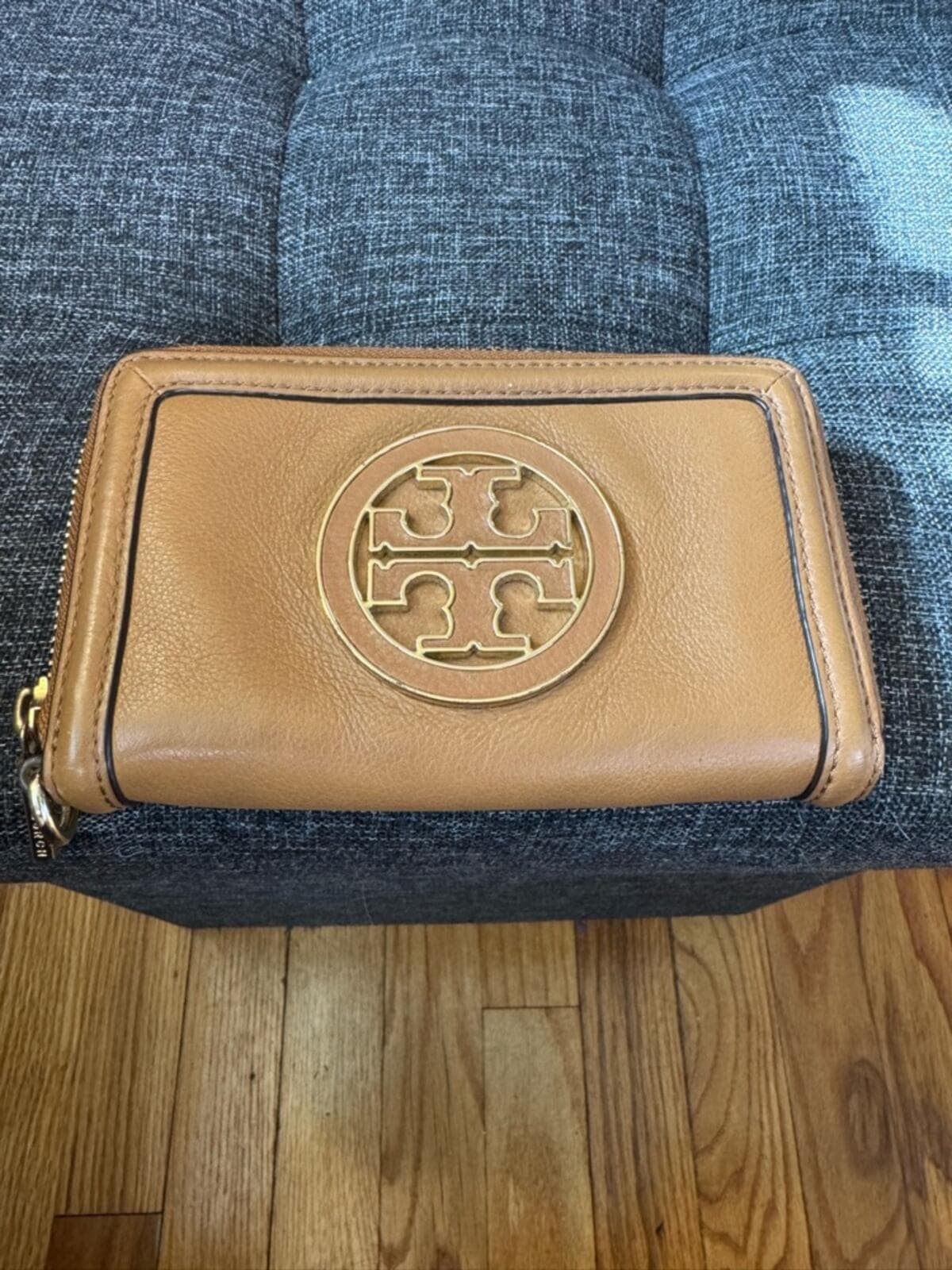 Tory Burch Amanda Continental zip-around wallet - Image 1