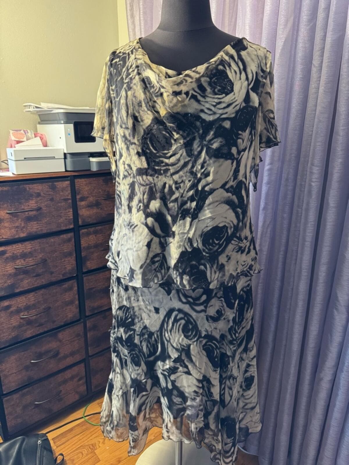 Robbie Bee Black & White 2pc Floral Layered Top & Midi skirt - Thumbnail 2