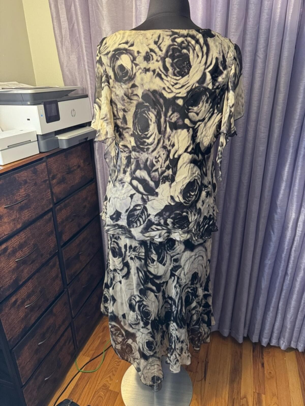 Robbie Bee Black & White 2pc Floral Layered Top & Midi skirt - Thumbnail 4