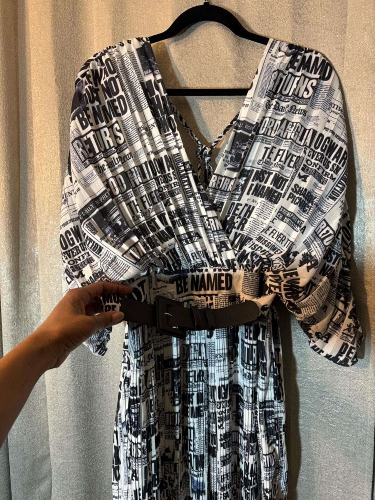 L'ATISTE Black & White Newspaper-Print Wide-Leg Jumpsuit - Thumbnail 4