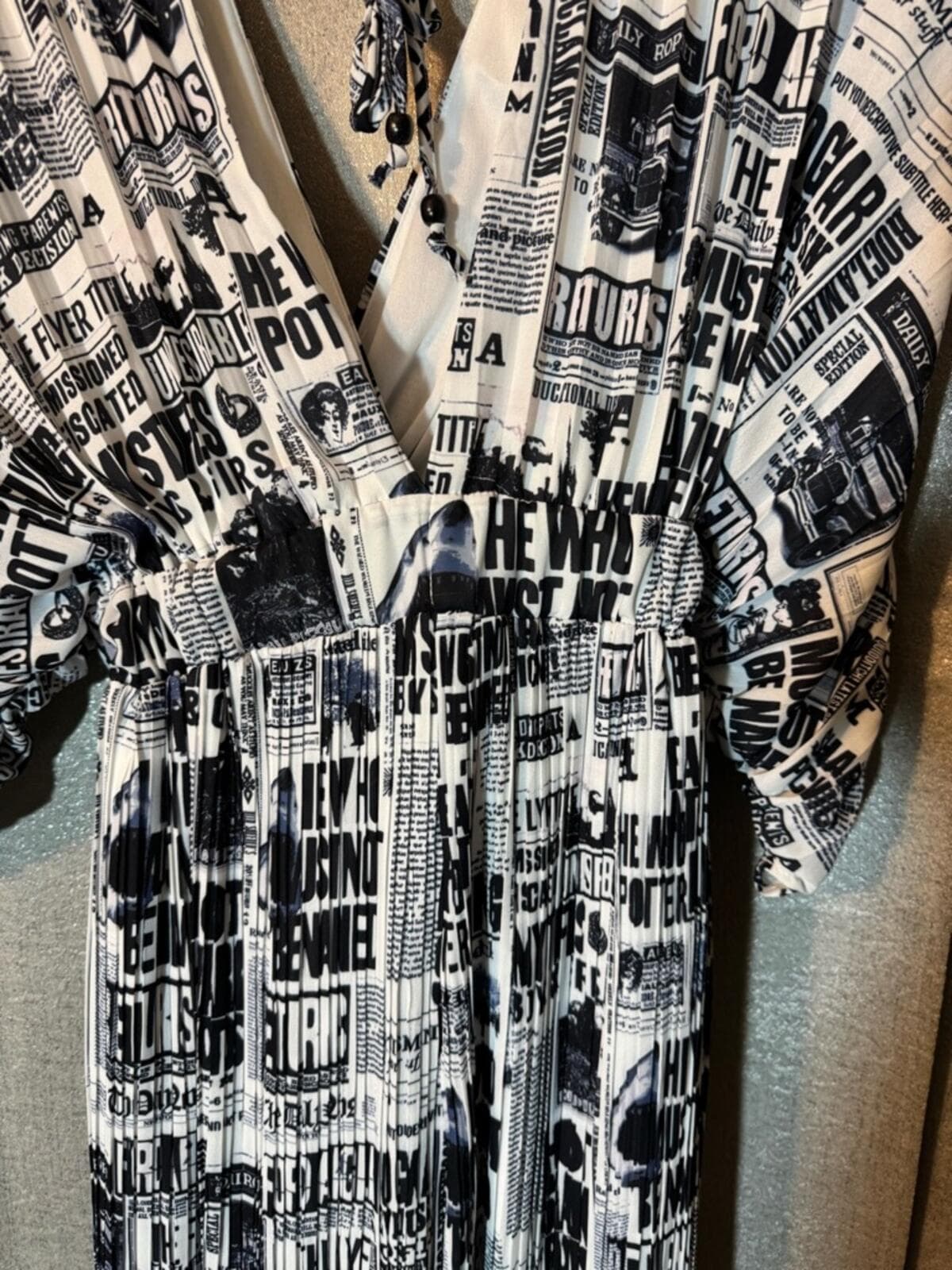 L'ATISTE Black & White Newspaper-Print Wide-Leg Jumpsuit - Thumbnail 8