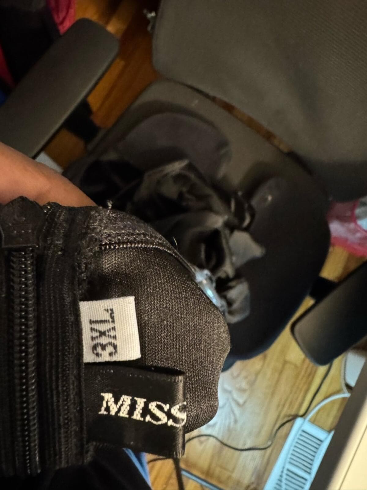 Elegant Black Strapless Velvet Evening Gown with Beaded Accents - Thumbnail 6