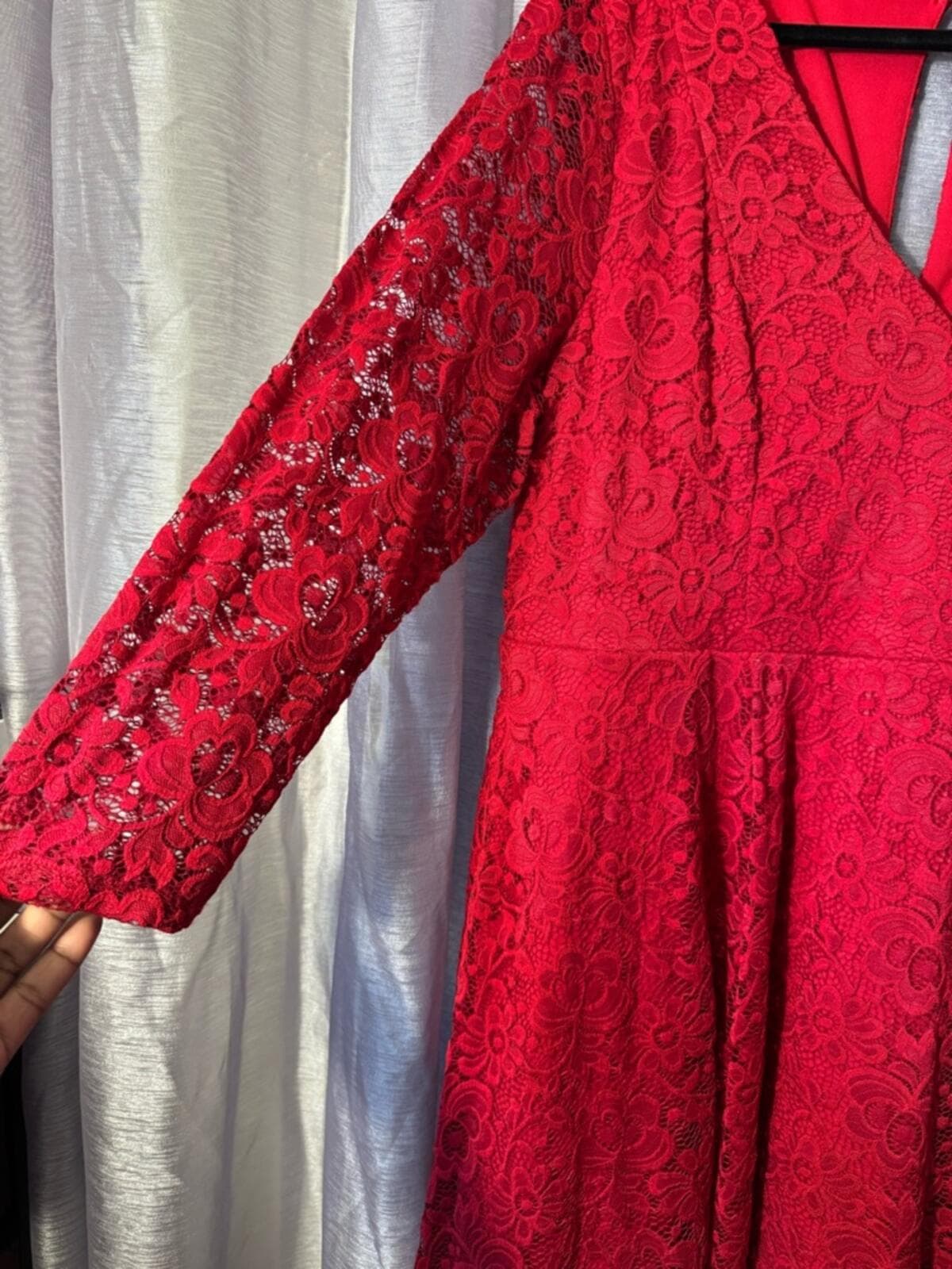 torrid Burgundy Lace V-Neck Midi Dress - Thumbnail 4