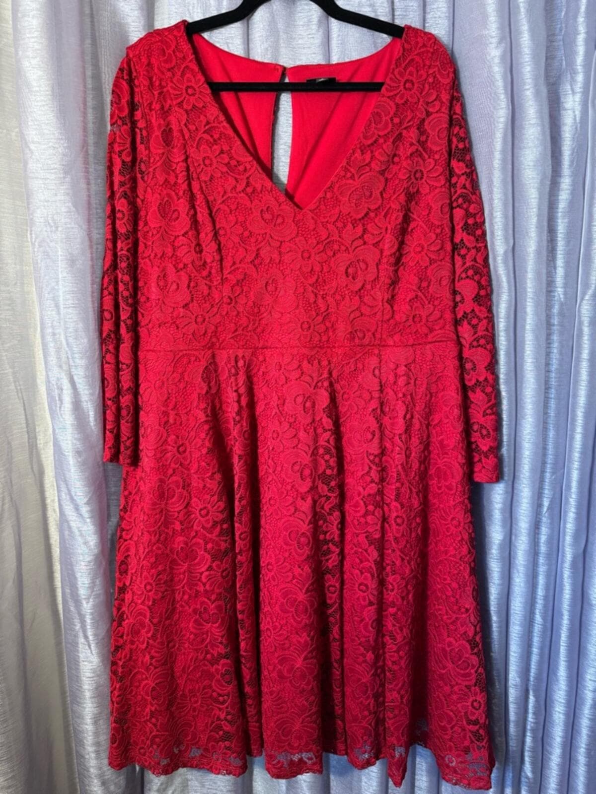 torrid Burgundy Lace V-Neck Midi Dress - Thumbnail 2