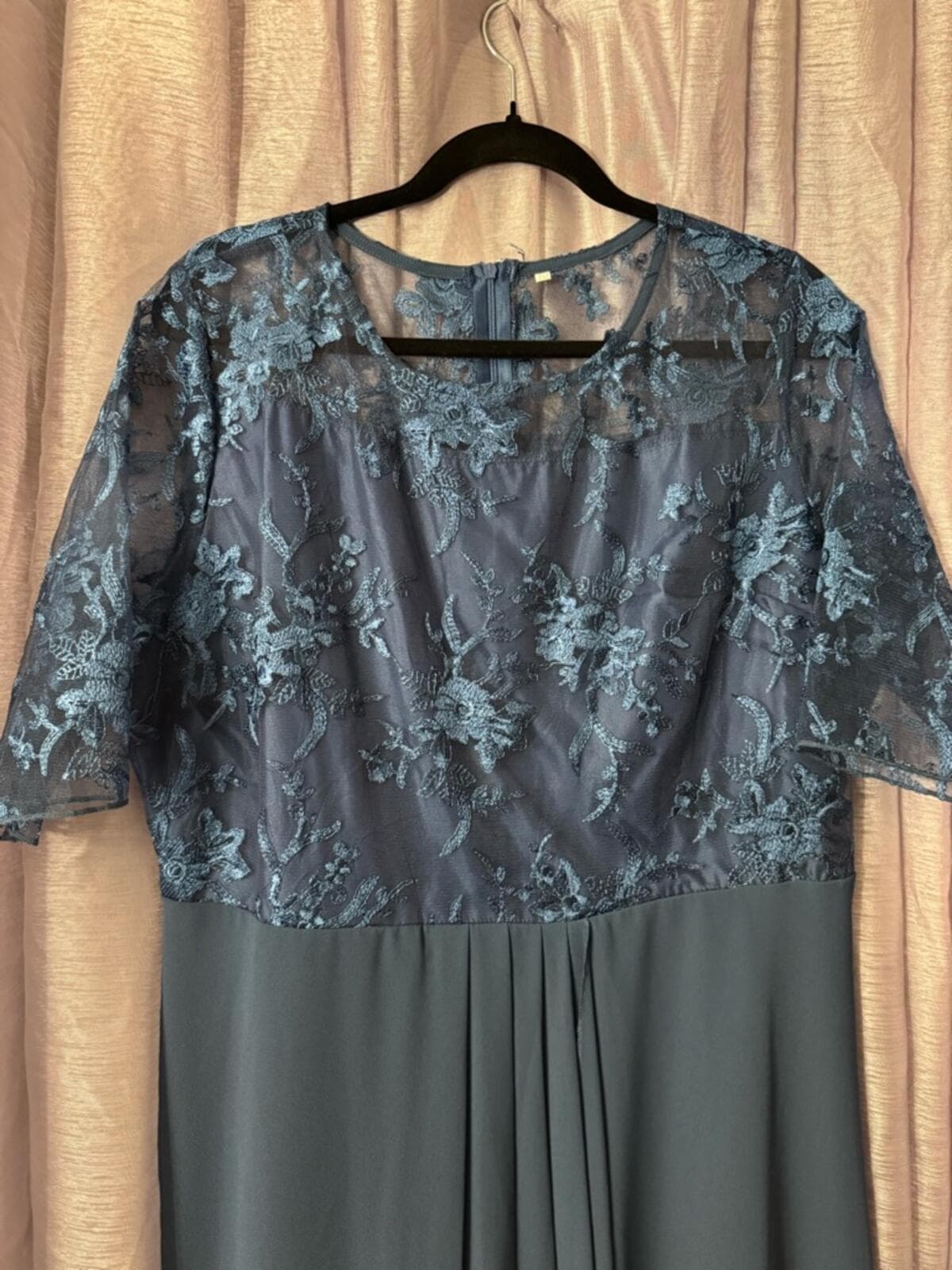 Plus-Size Teal Lace Bodice High-Low Dress with Sheer Sleeves - Thumbnail 4