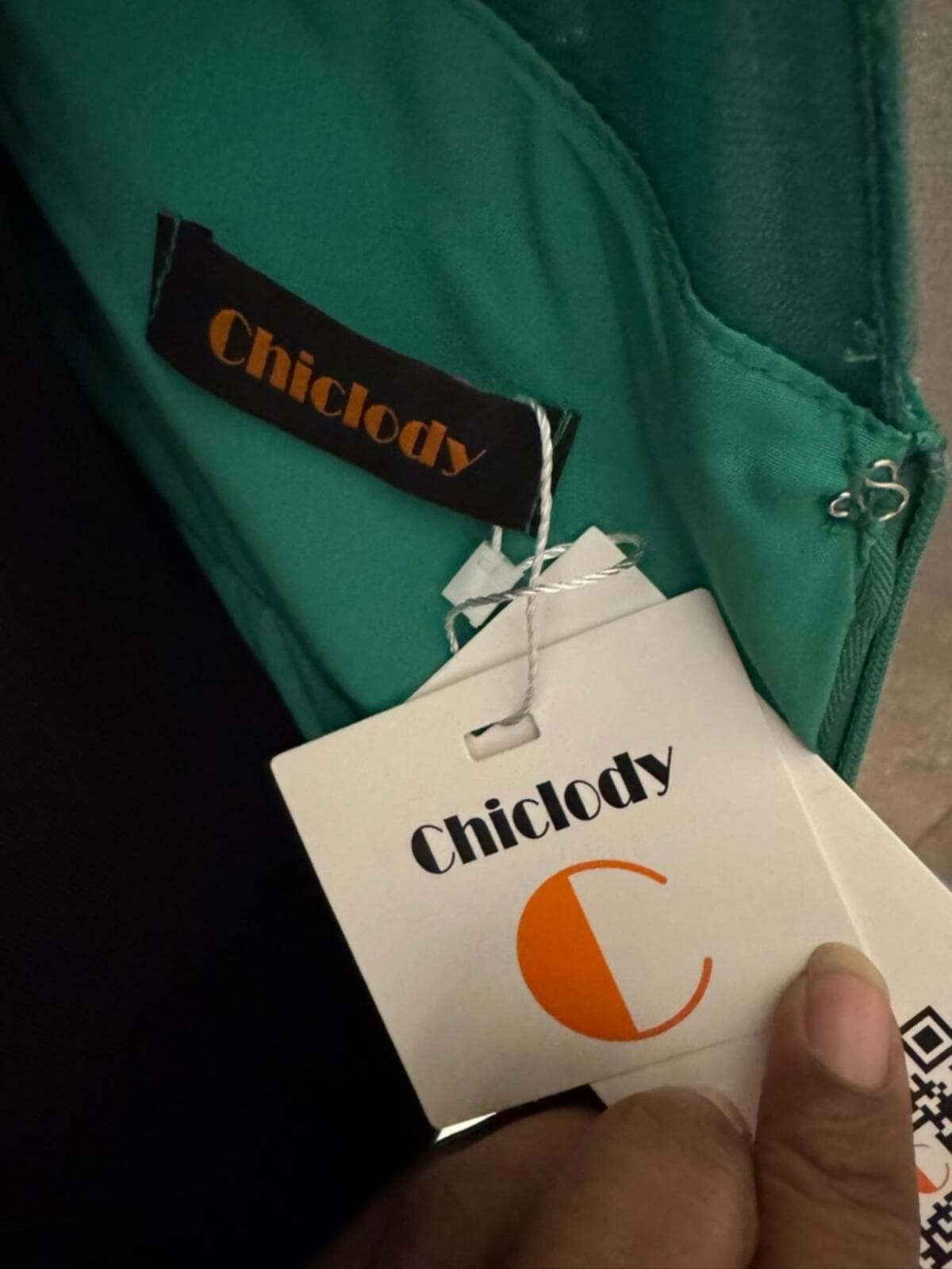 Embellished Sleeve Ruched Midi Dress in Emerald Green - Thumbnail 5