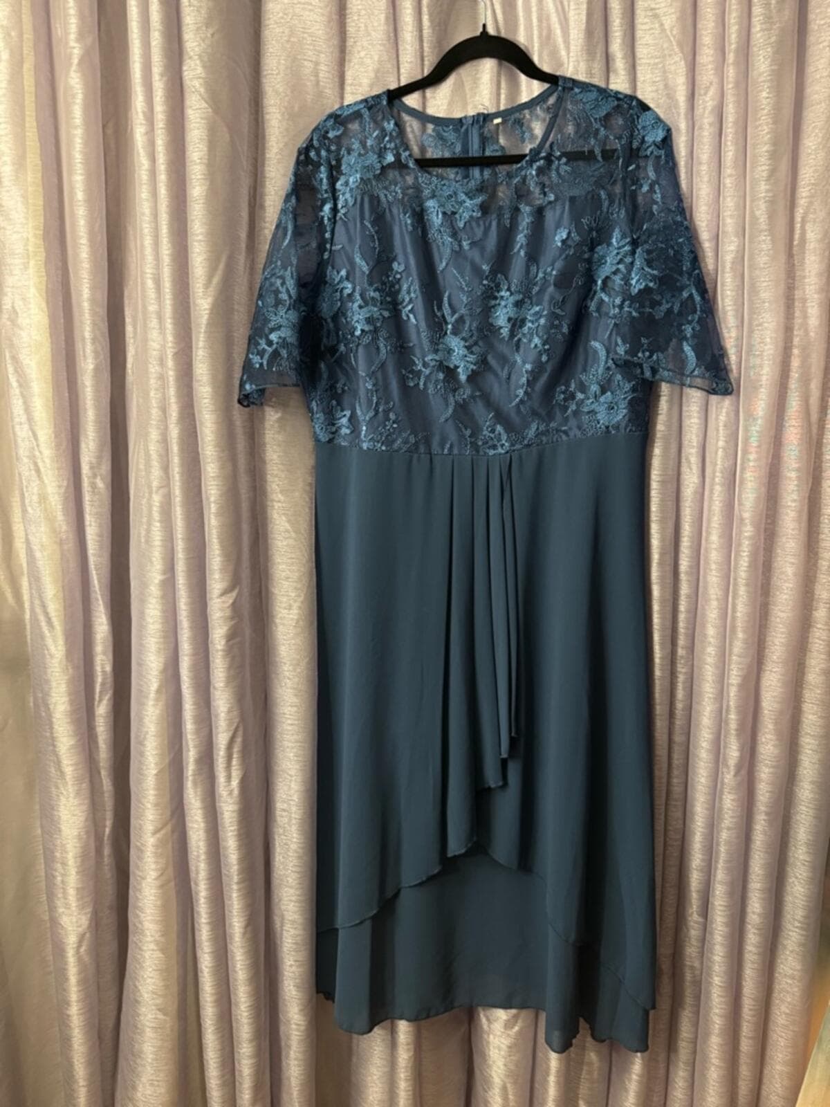 Plus-Size Teal Lace Bodice High-Low Dress with Sheer Sleeves - Thumbnail 2
