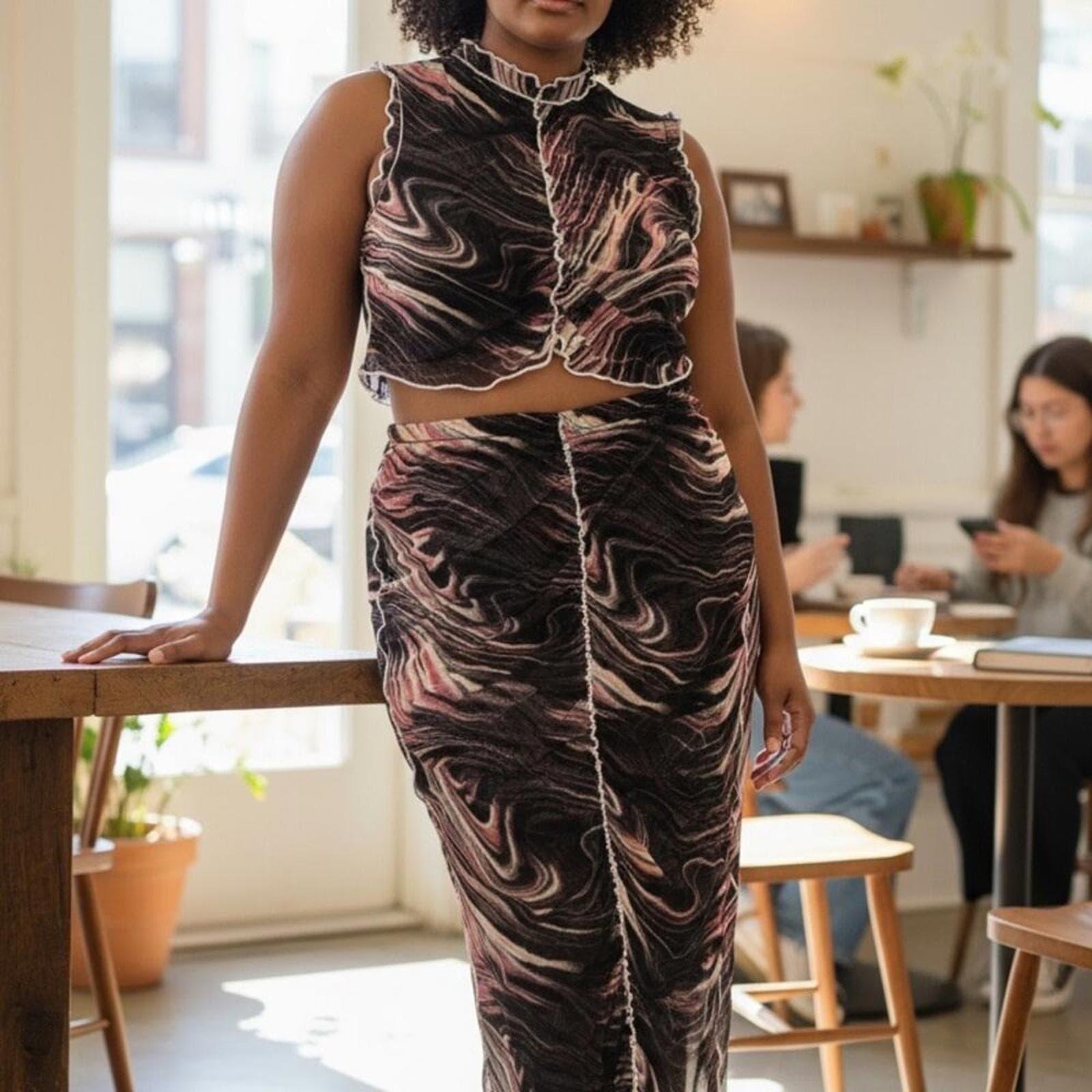 Stylish Women's Swirl Pattern Two-Piece Set - Image 1