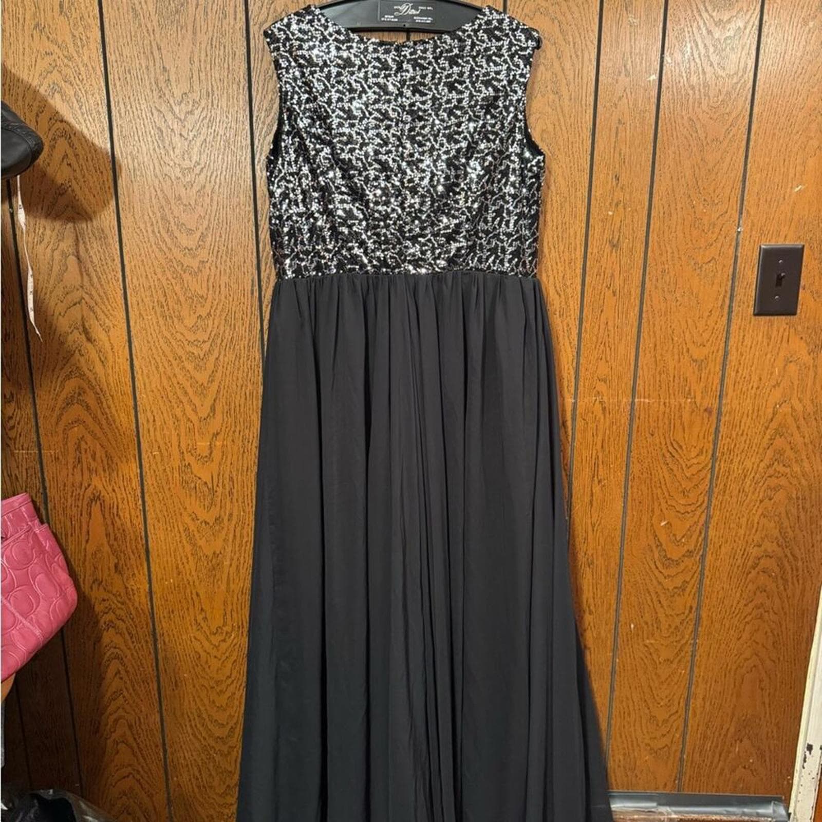 Chic Black Maxi Dress with Lace Detail - Thumbnail 3