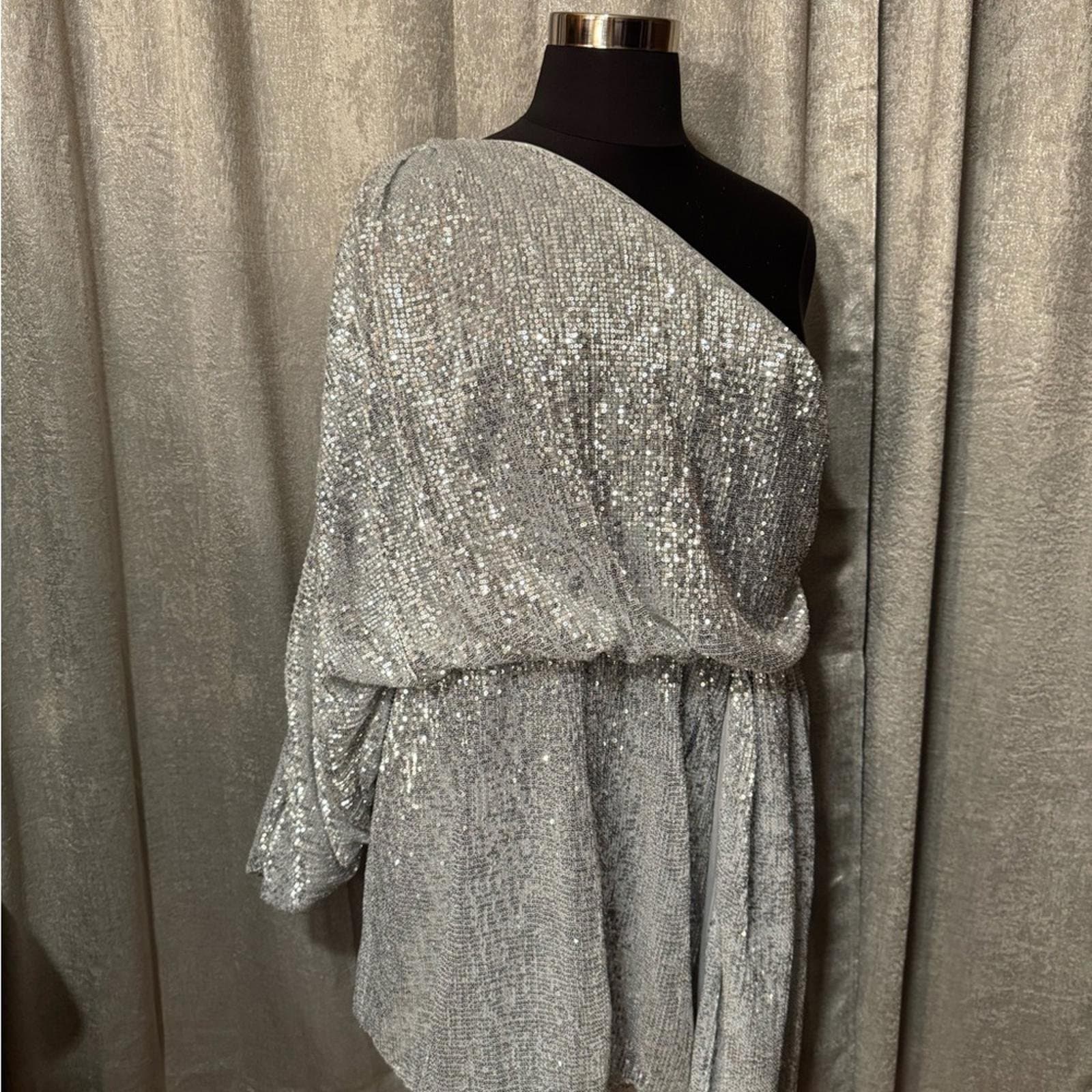 PrettyLittleThing Shimmering Silver One-Shoulder Dress - Thumbnail 2