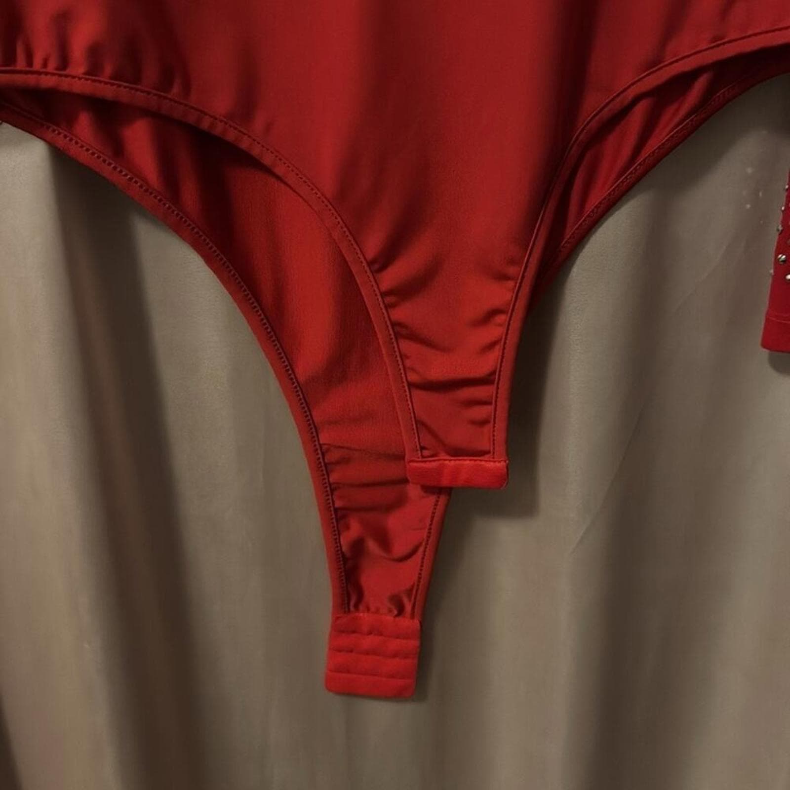 Plus size red sequined bodysuit - Thumbnail 3