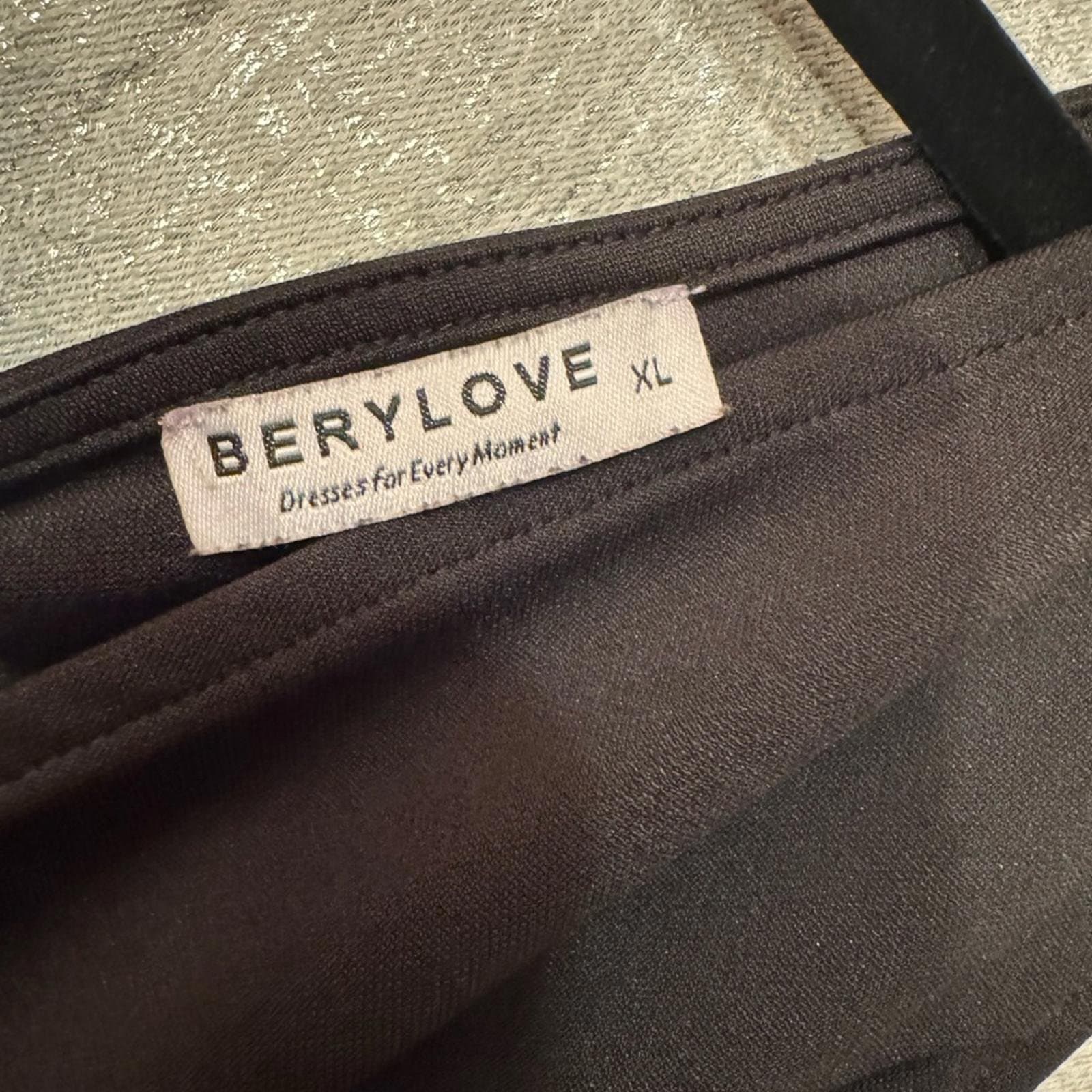 Elegant Black Wrap Midi Dress - Thumbnail 3