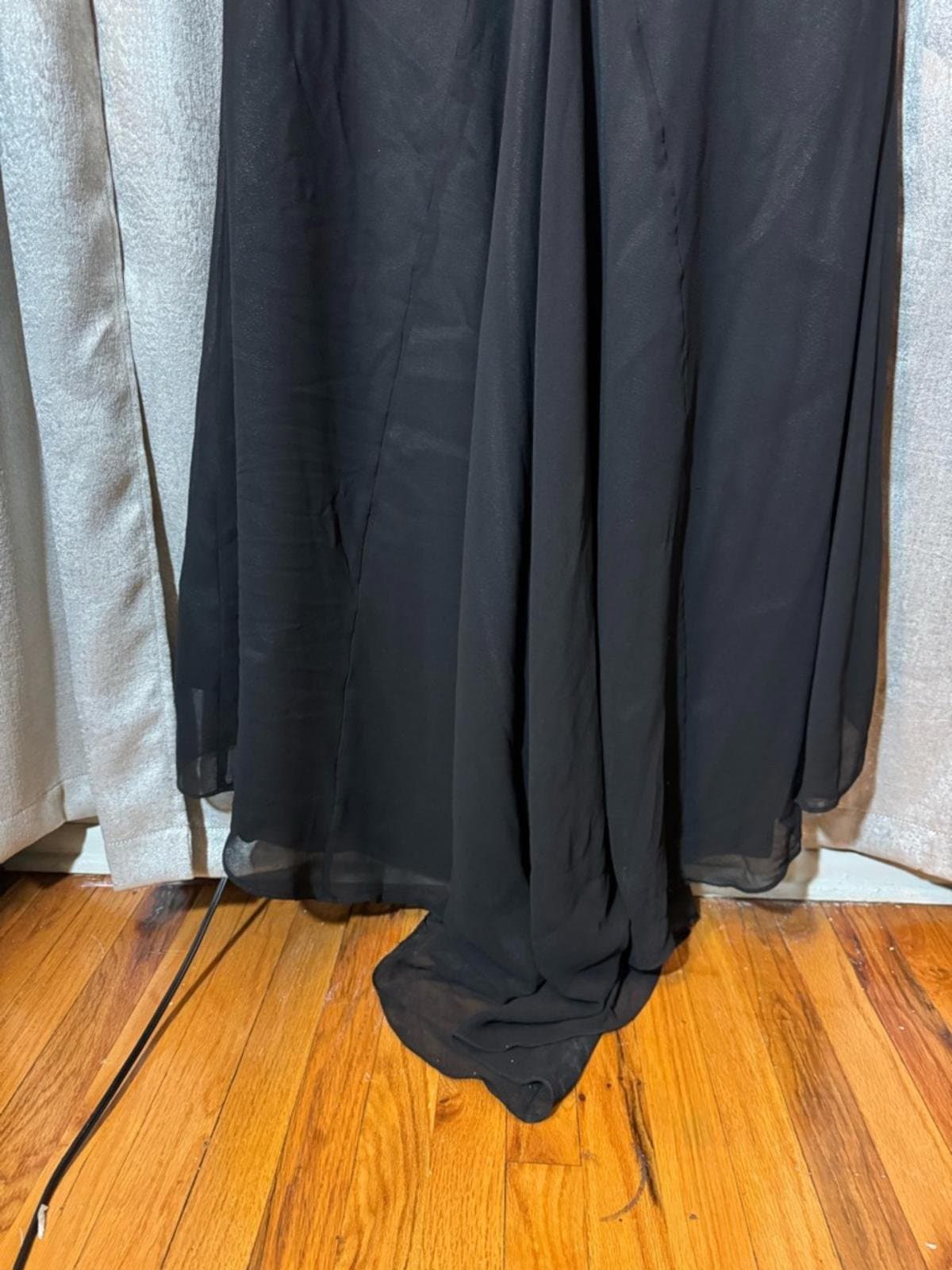 Elegant Black Evening Gown with Embellished Waist and Cuffs - Thumbnail 12